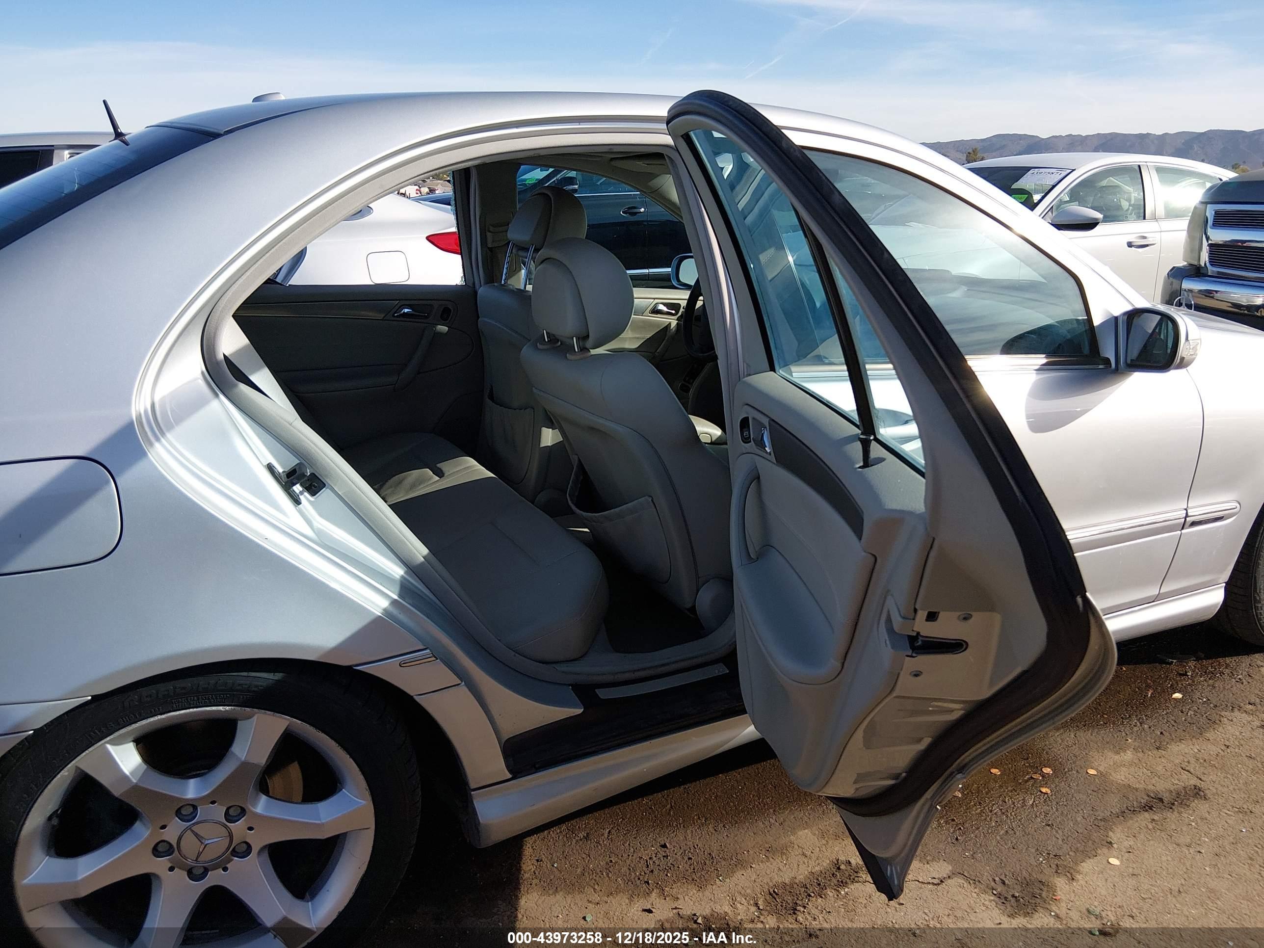 MERCEDES-BENZ C image 8