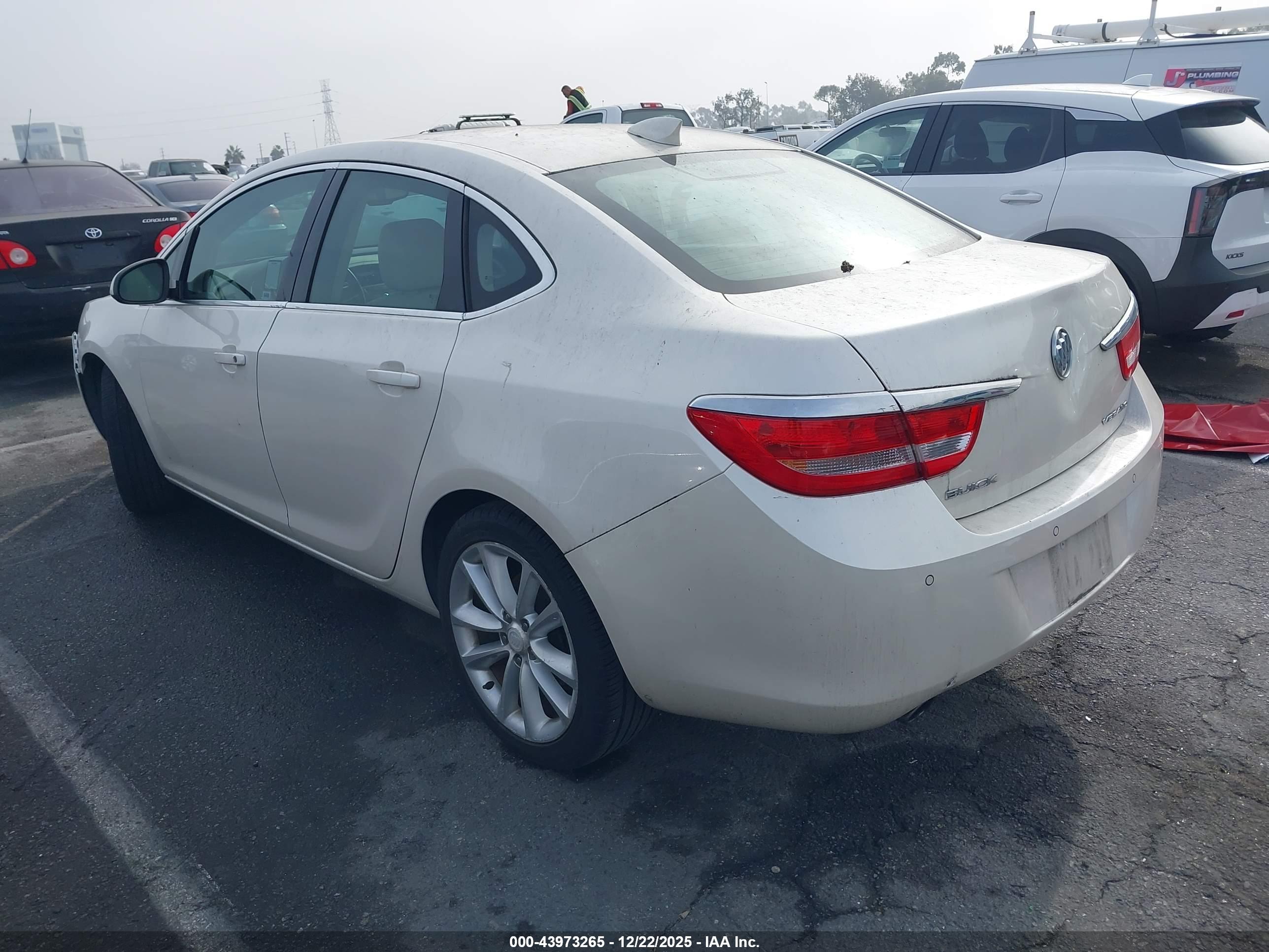 BUICK VERANO image 3