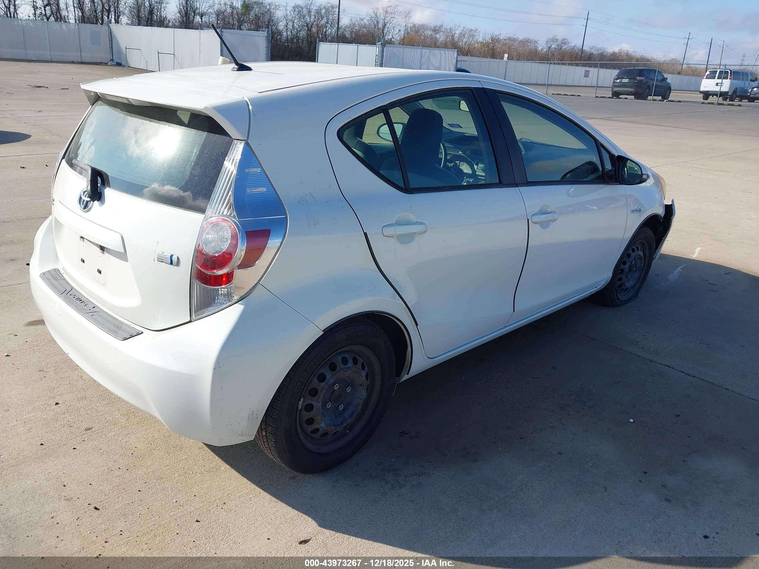 TOYOTA PRIUS image 4