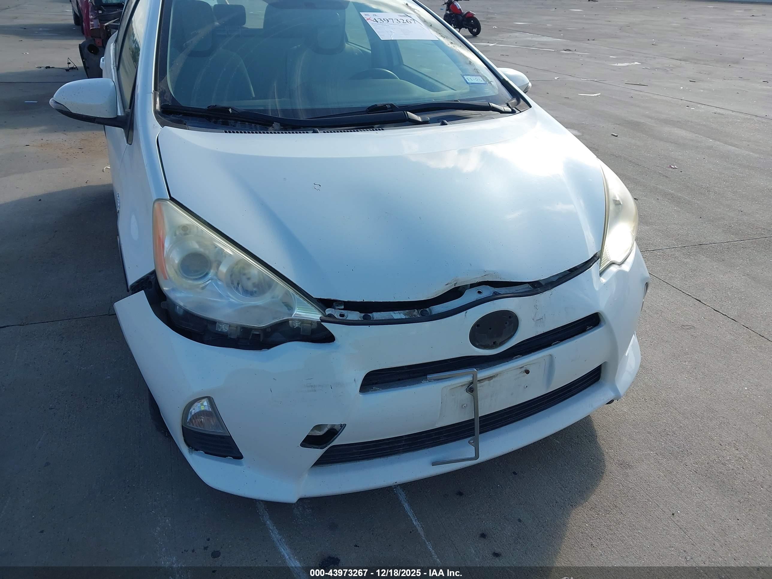 TOYOTA PRIUS image 6
