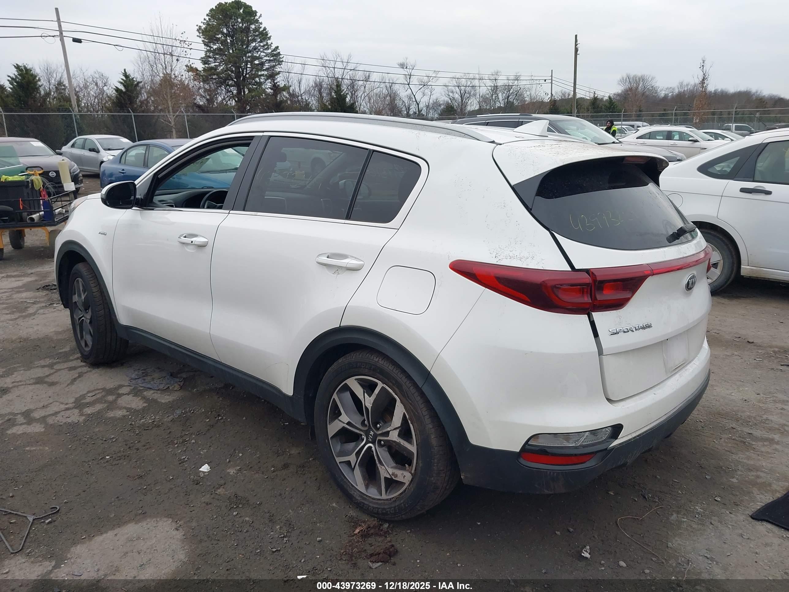 KIA SPORTAGE image 3