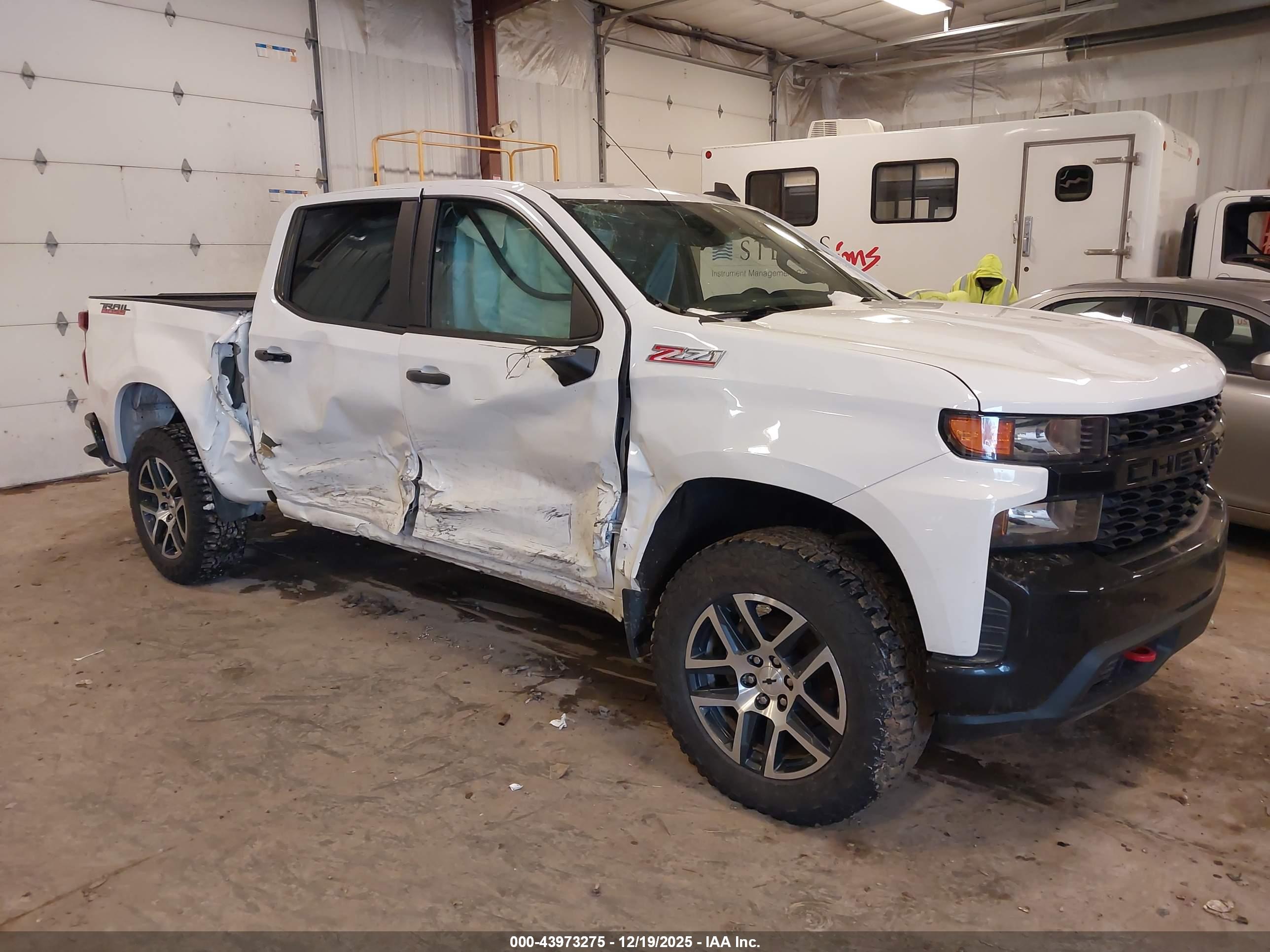 CHEVROLET SILVERADO image 6