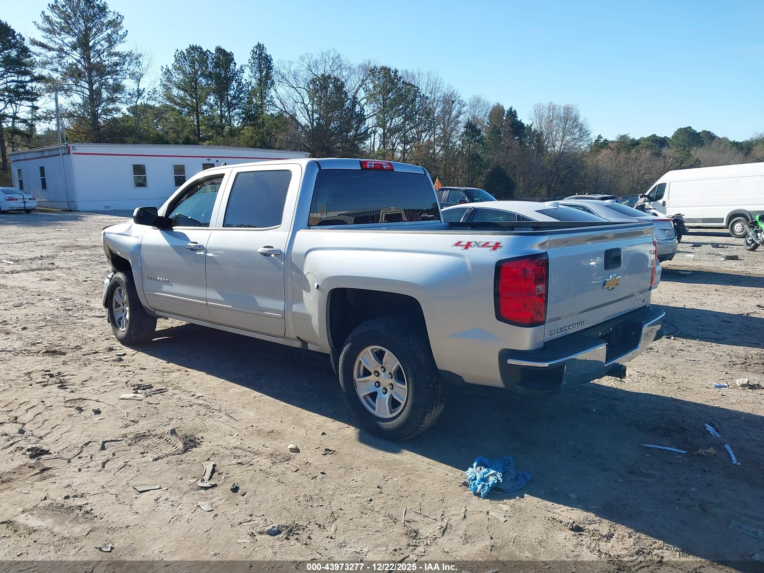 CHEVROLET SILVERADO image 3