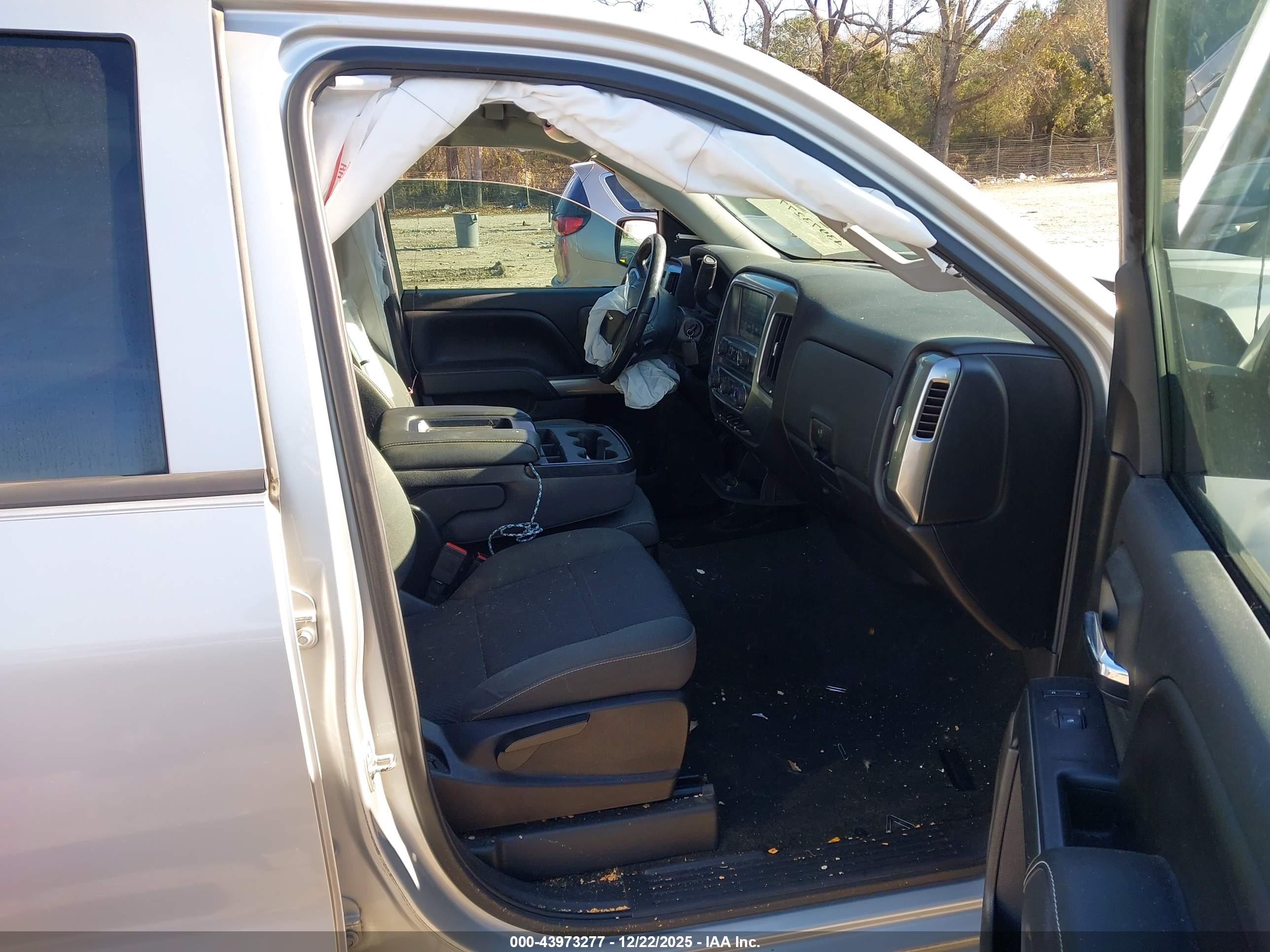CHEVROLET SILVERADO image 5