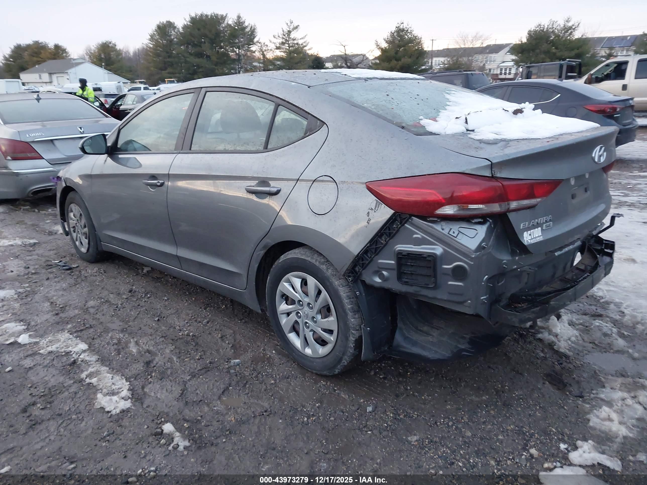 HYUNDAI ELANTRA image 3