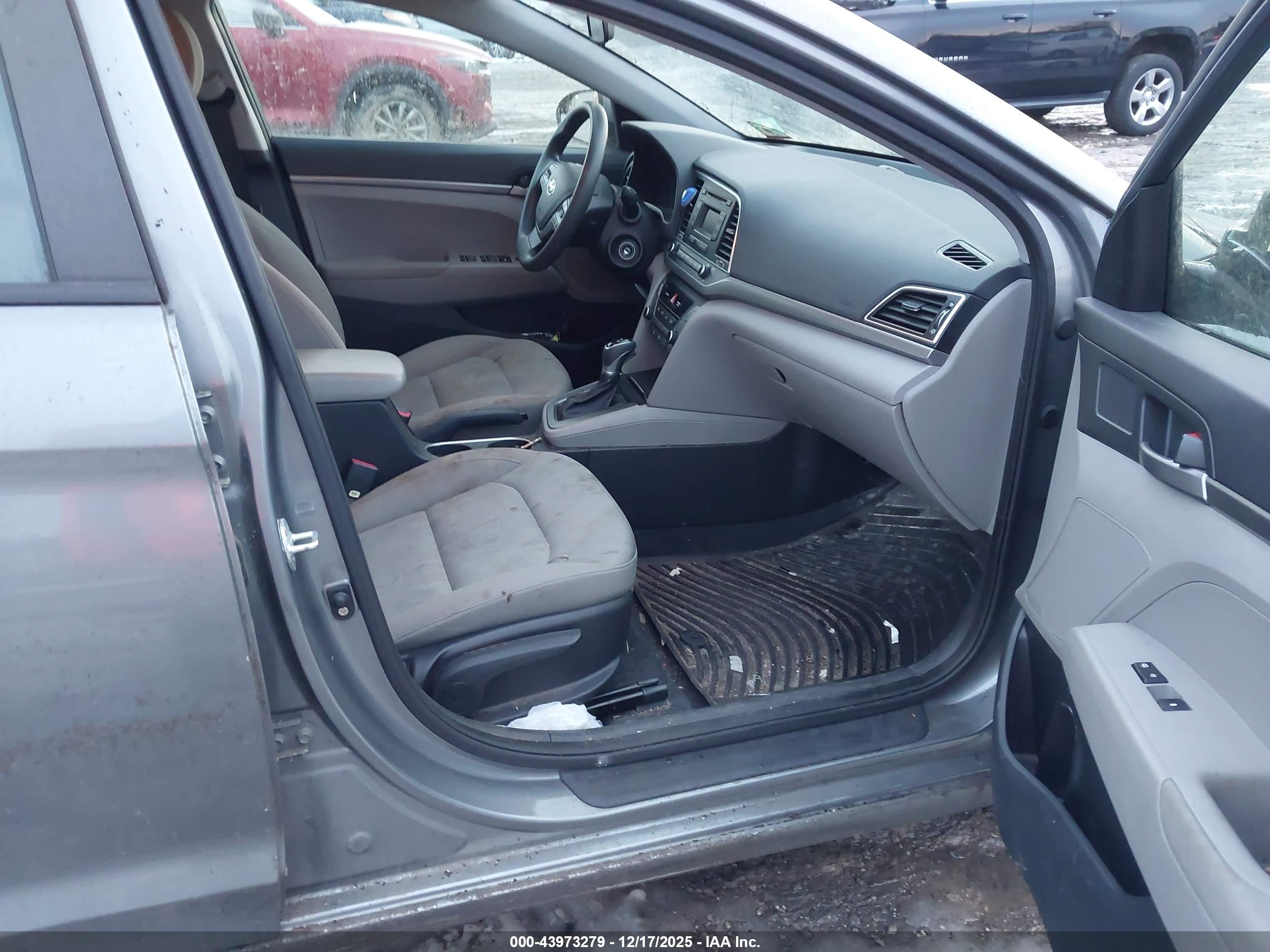 HYUNDAI ELANTRA image 5
