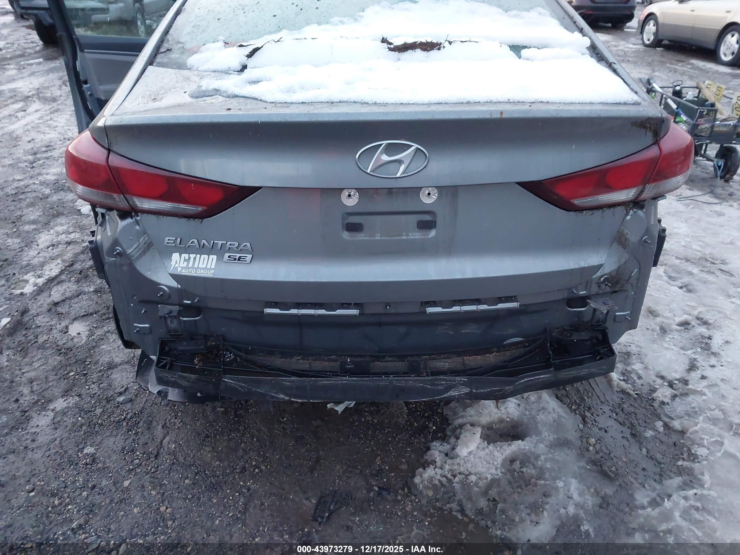 HYUNDAI ELANTRA image 6