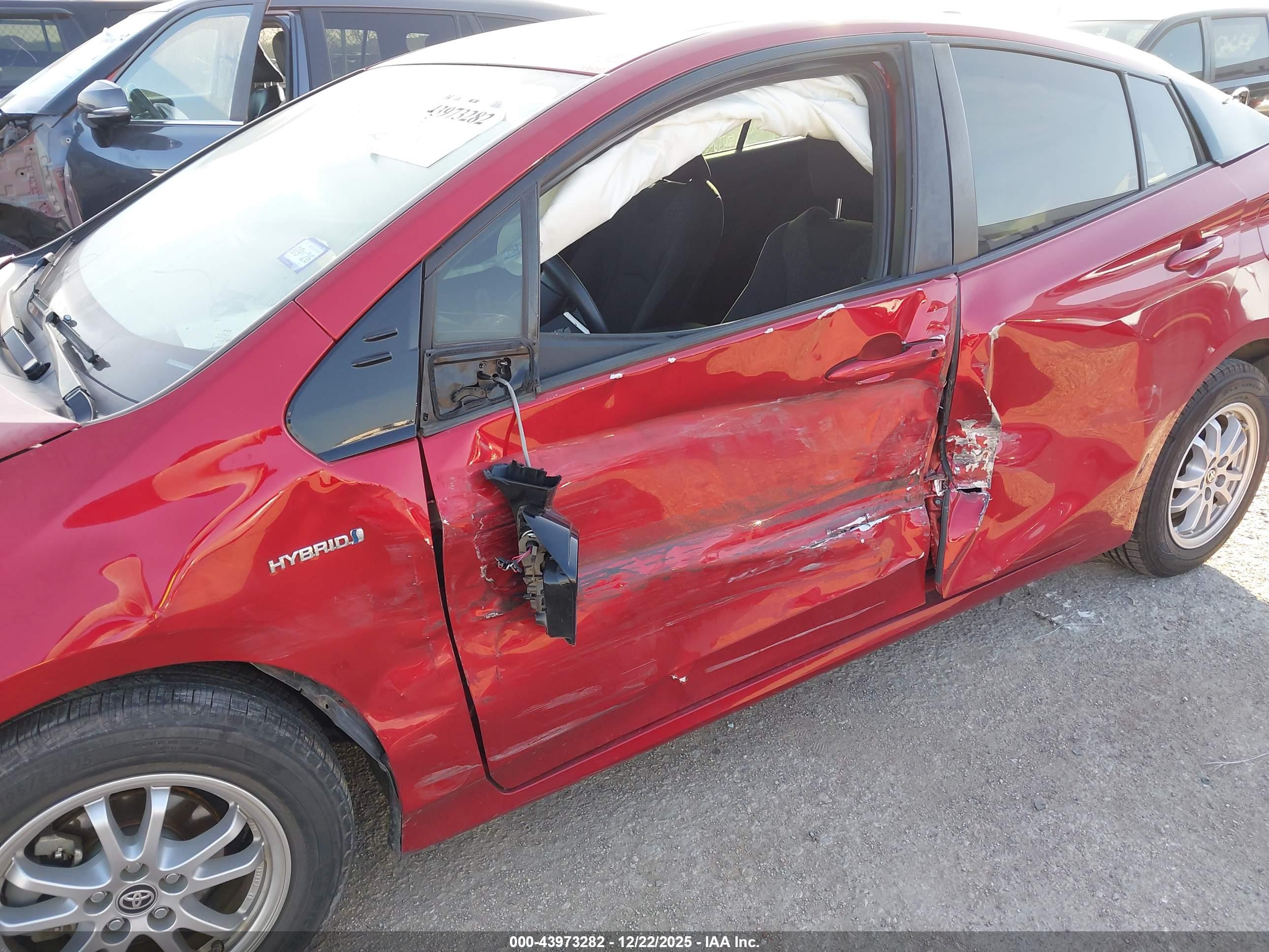 TOYOTA PRIUS image 6