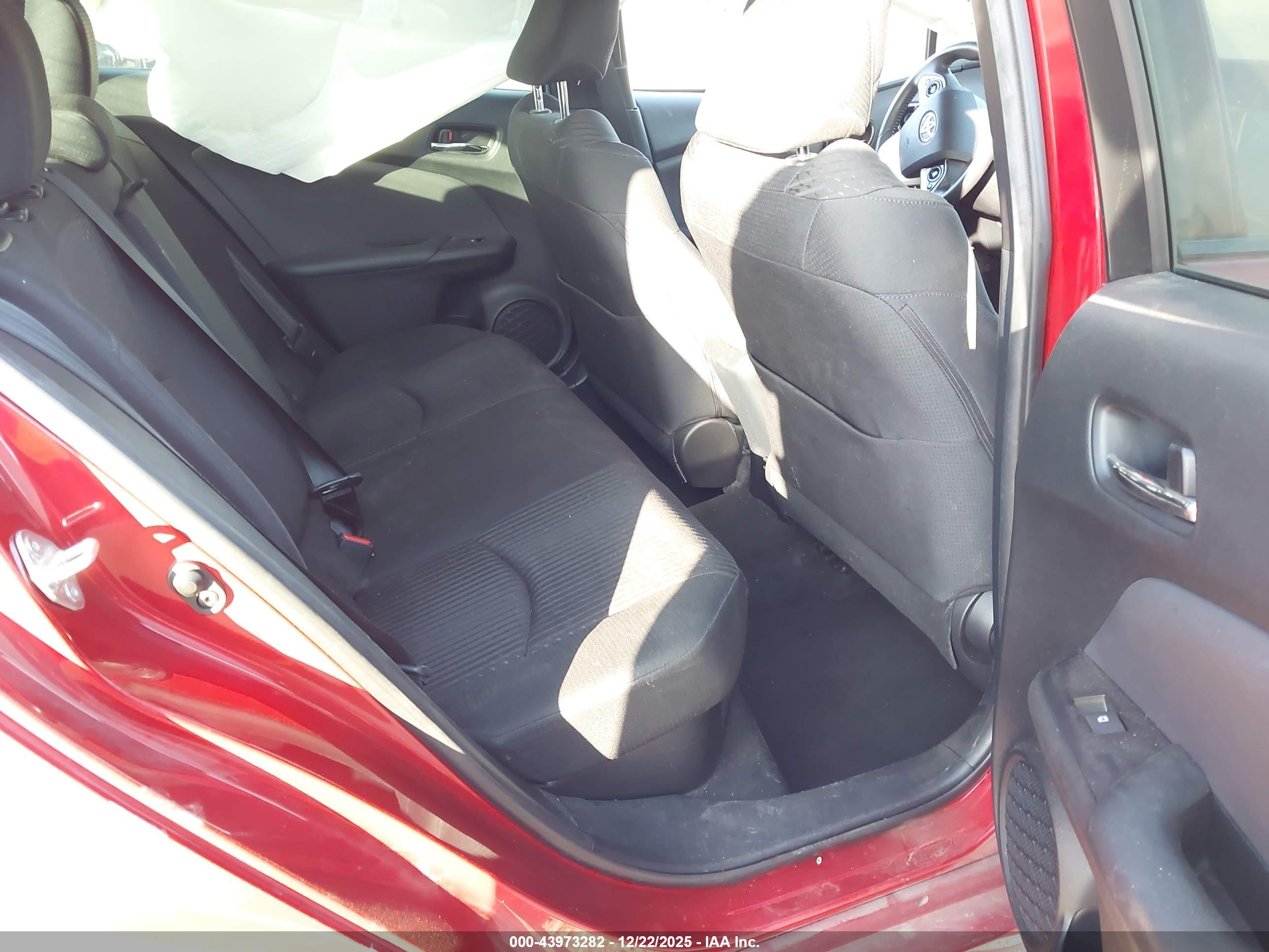 TOYOTA PRIUS image 8