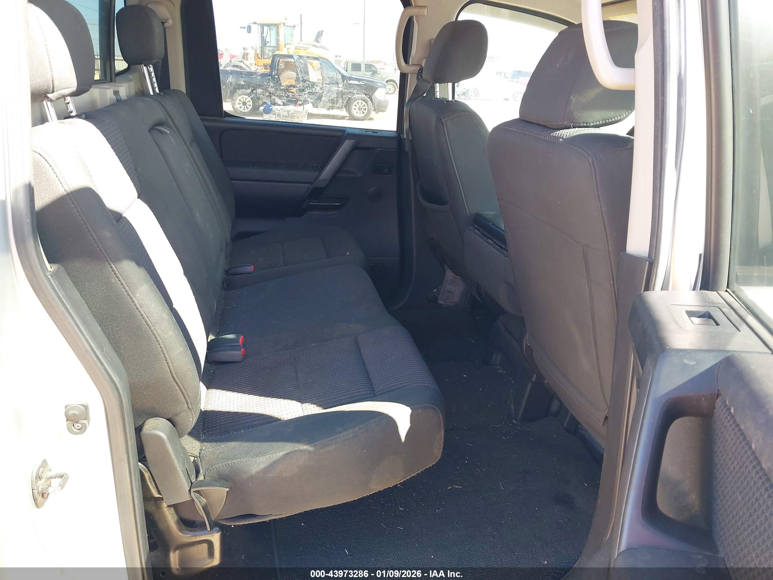 NISSAN TITAN image 8