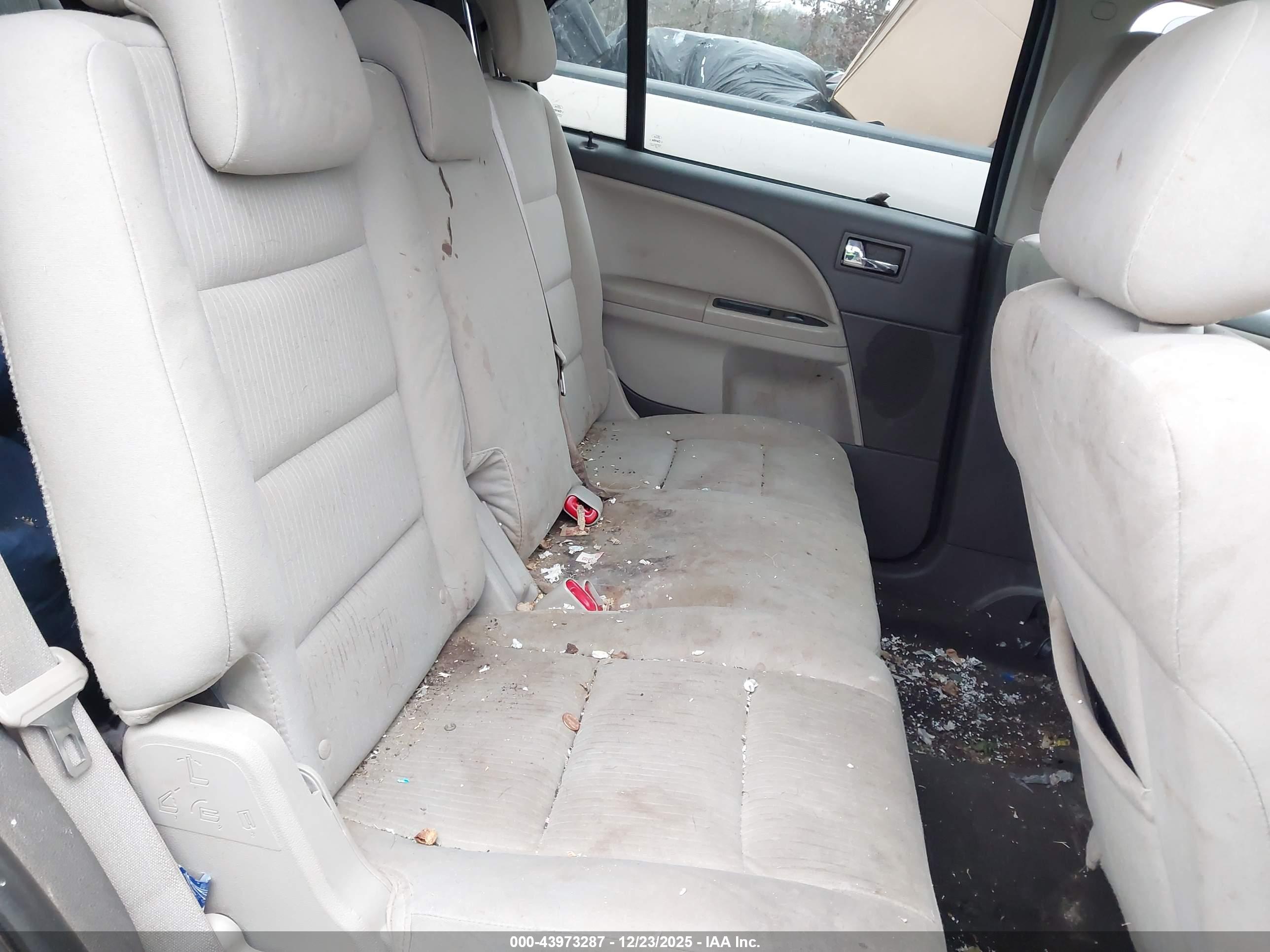 FORD TAURUS image 8