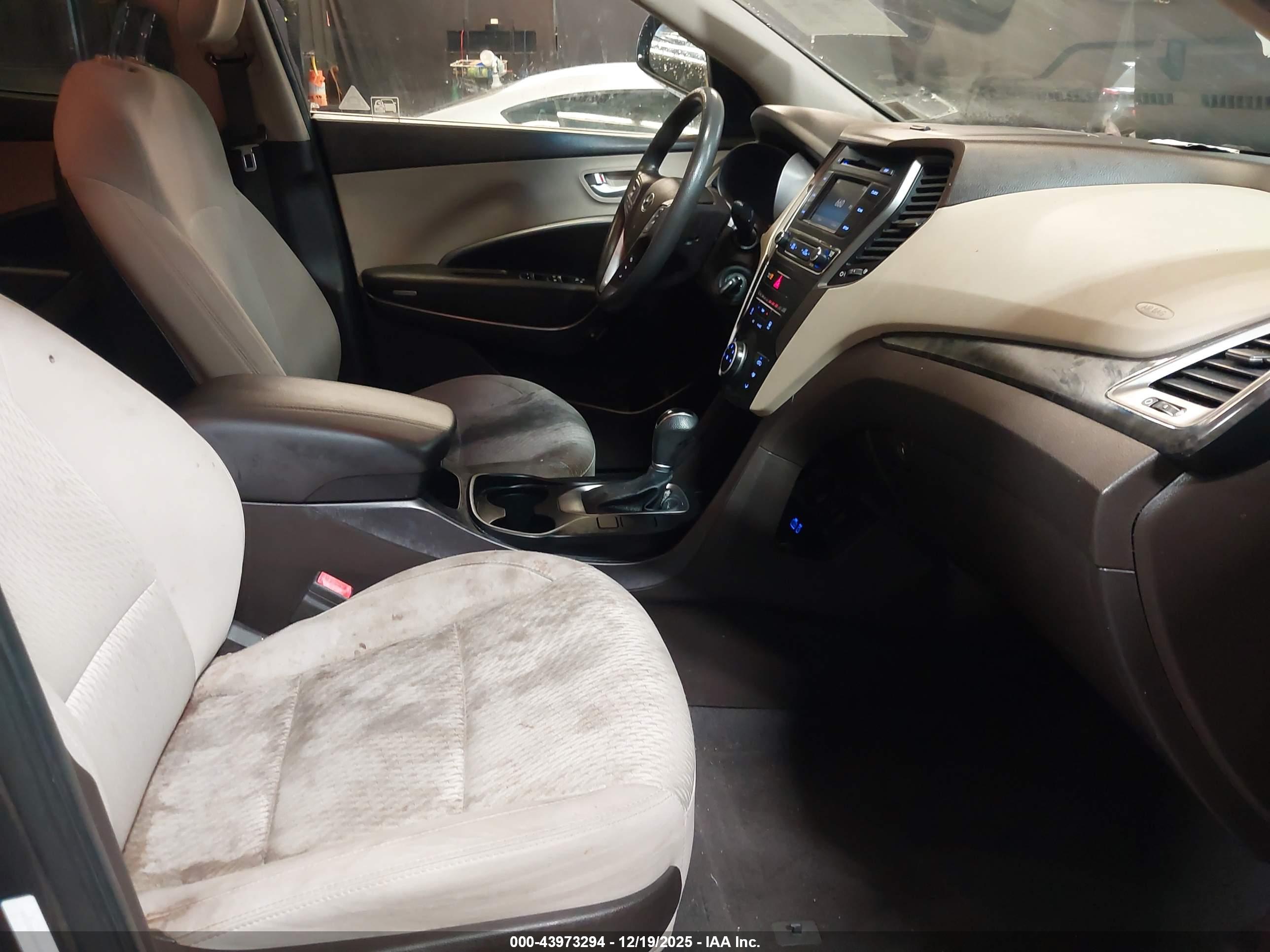 HYUNDAI SANTA image 5
