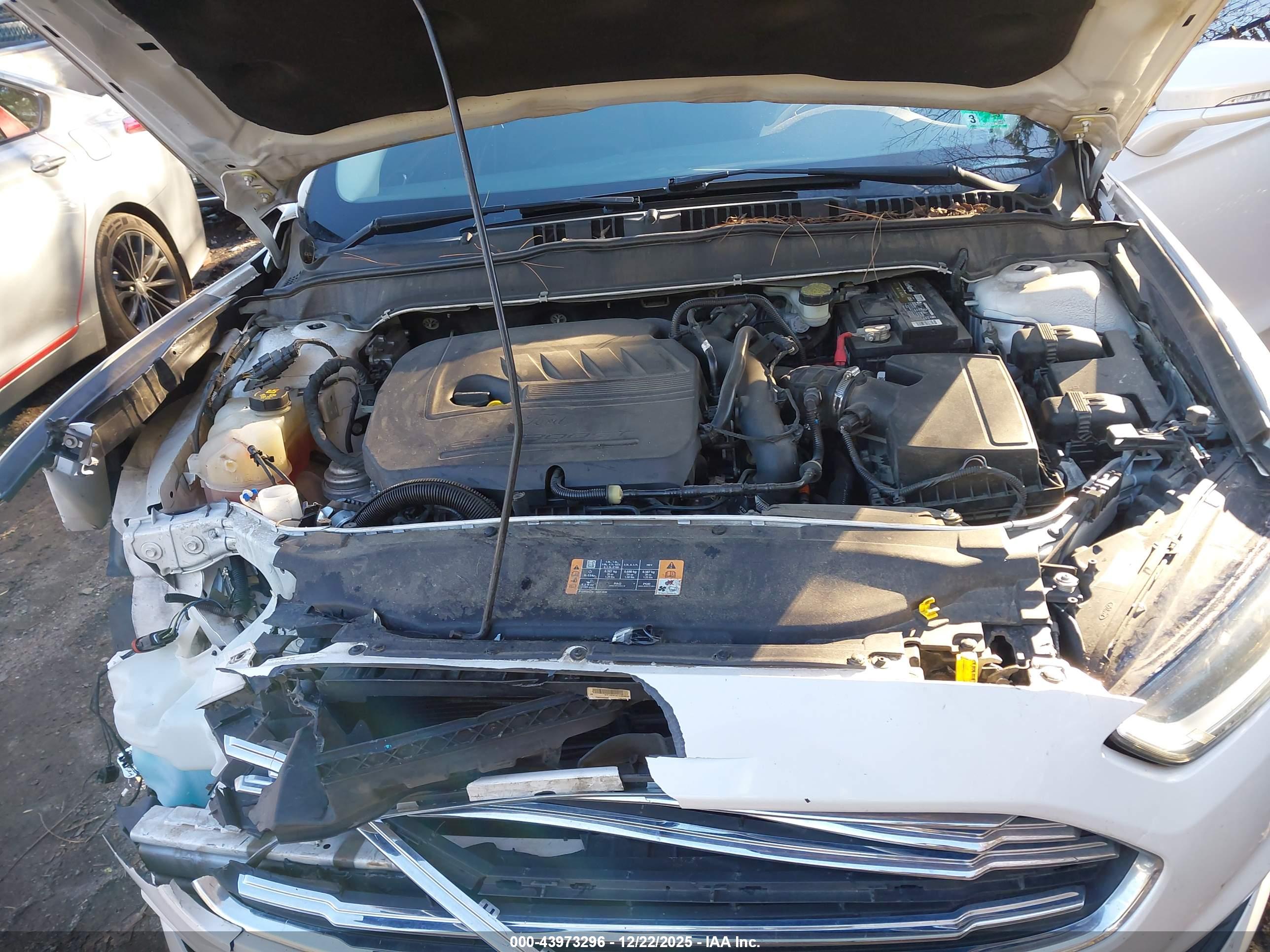 FORD FUSION image 10