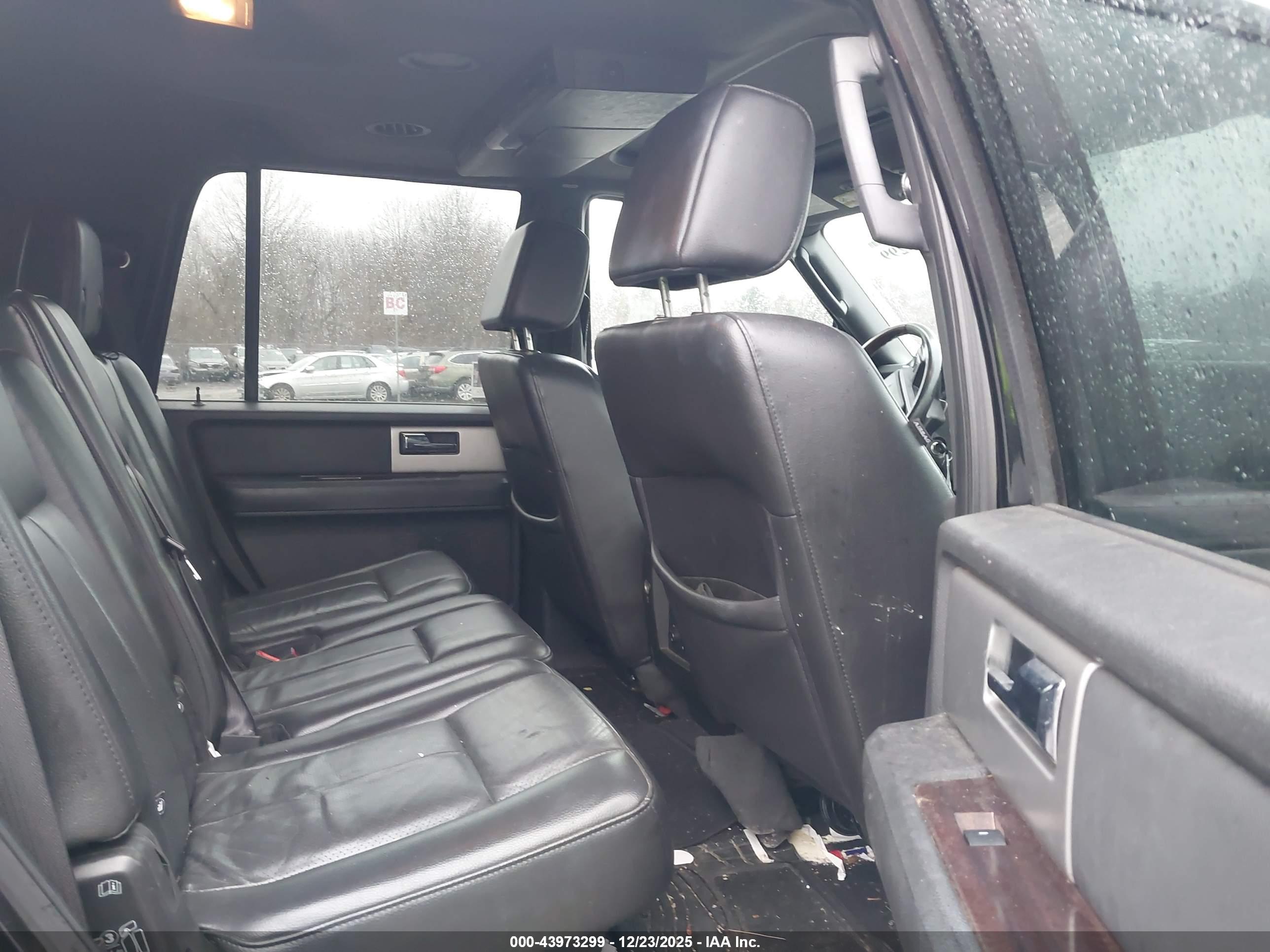 FORD EXPEDITION image 8