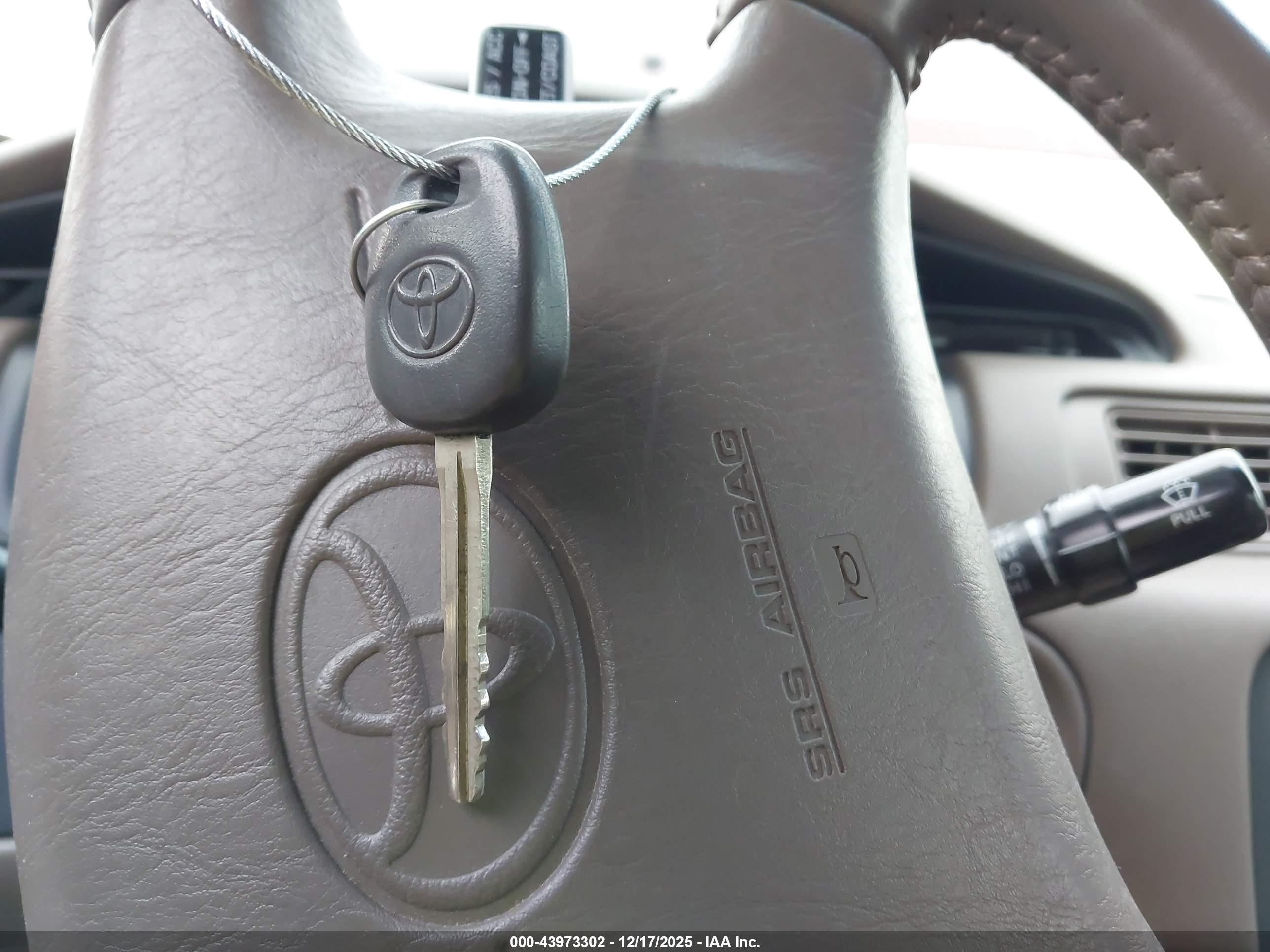 TOYOTA CAMRY image 11