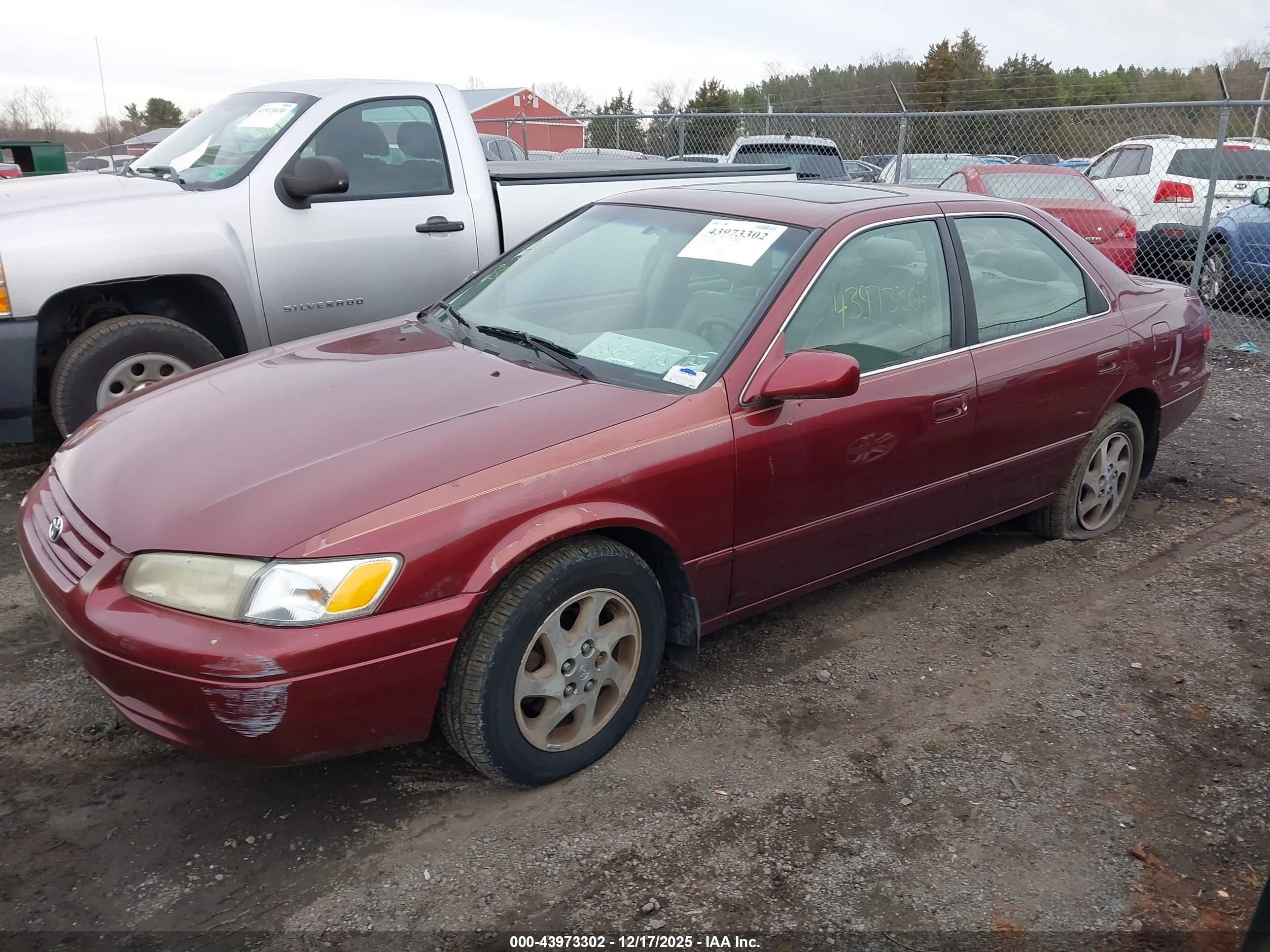 TOYOTA CAMRY image 2