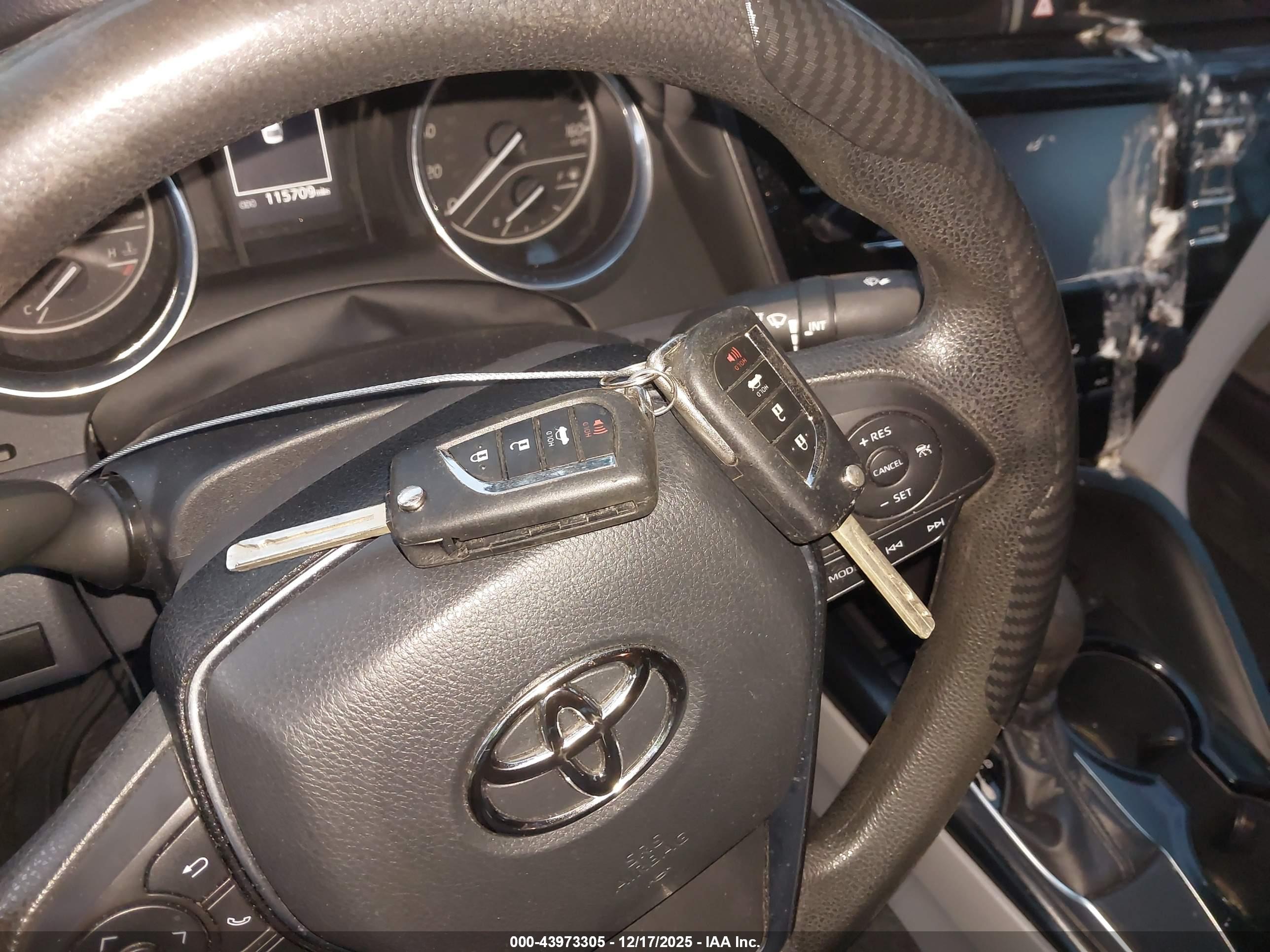 TOYOTA CAMRY image 11