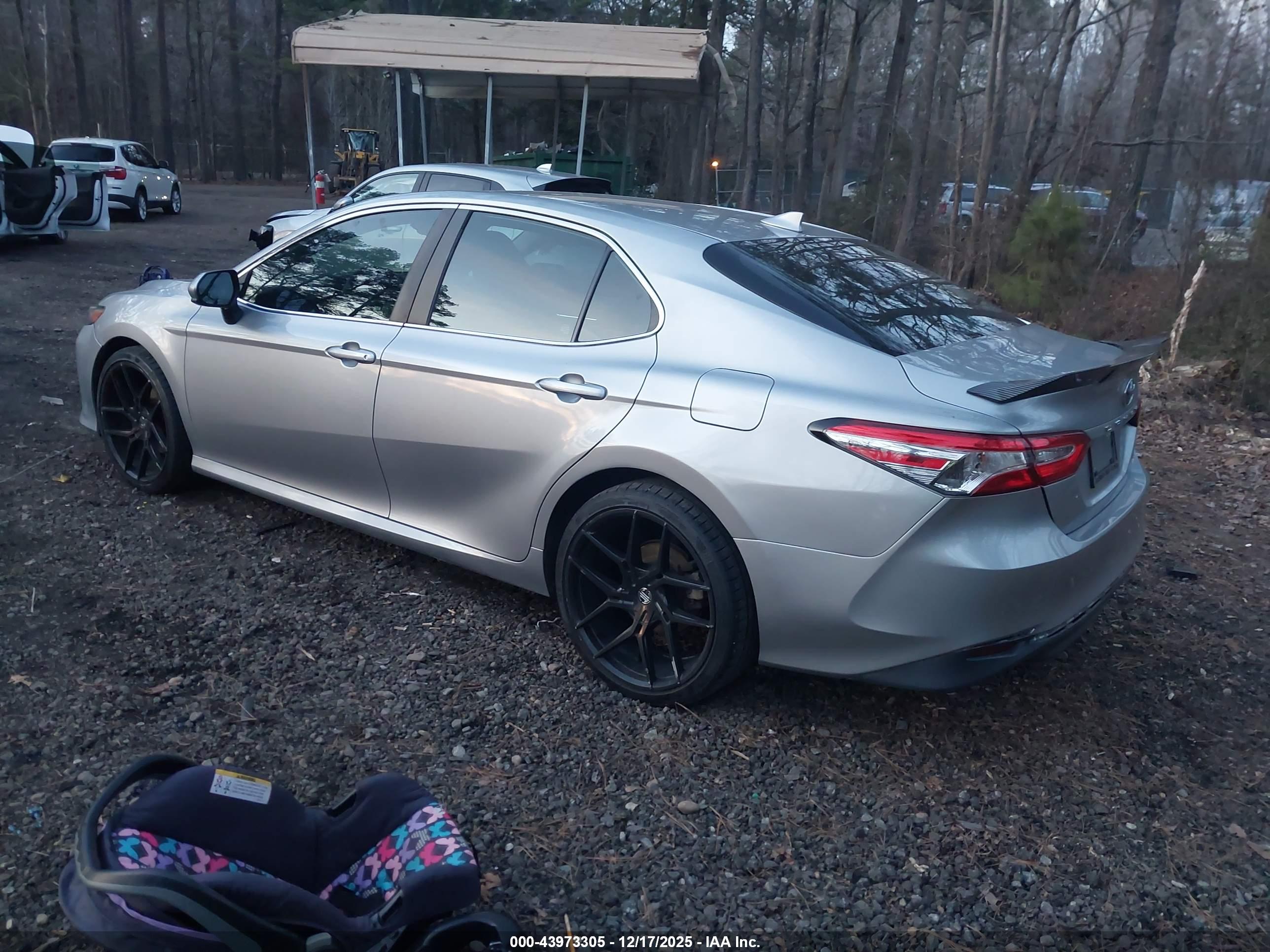TOYOTA CAMRY image 3