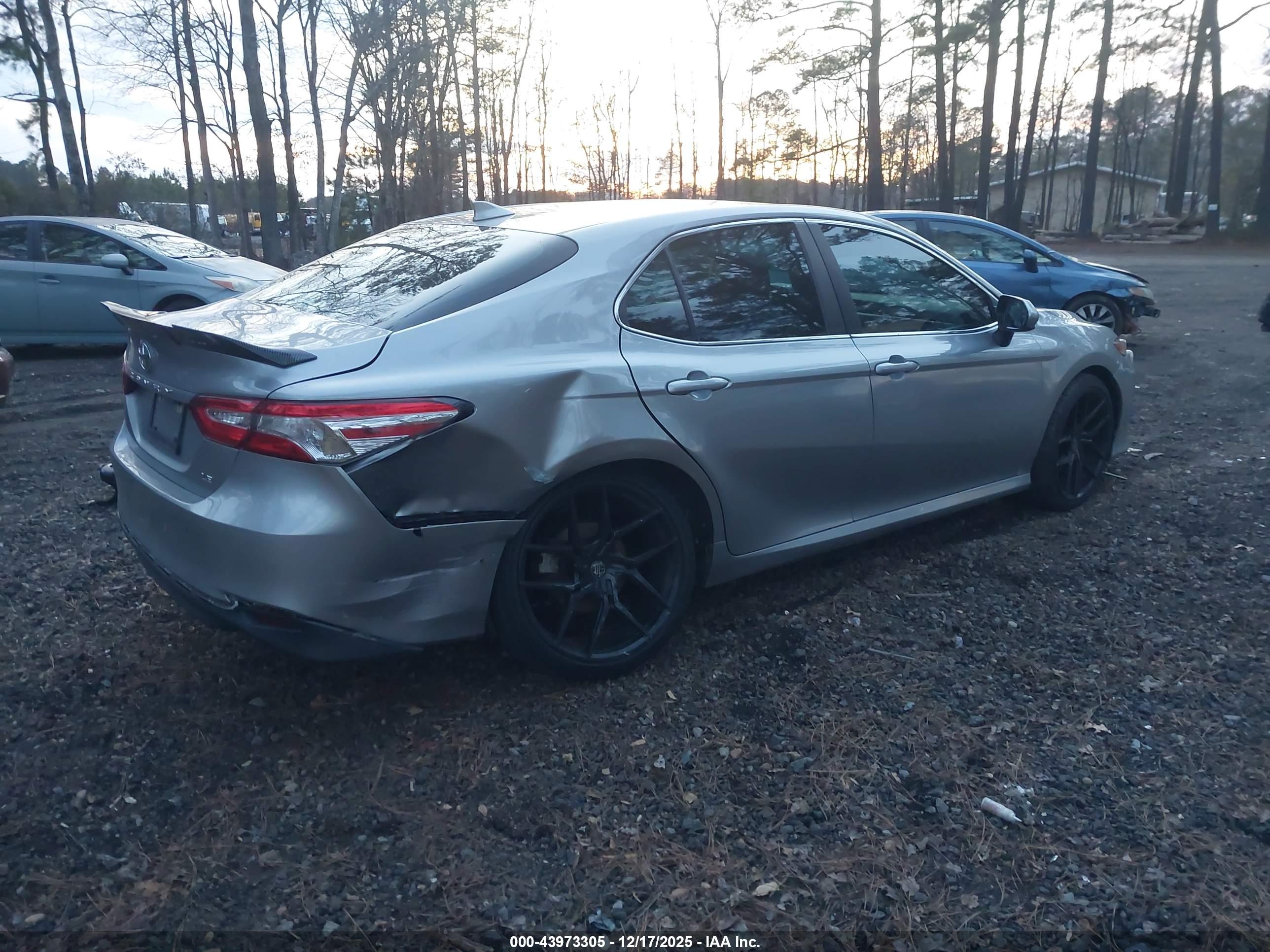 TOYOTA CAMRY image 4