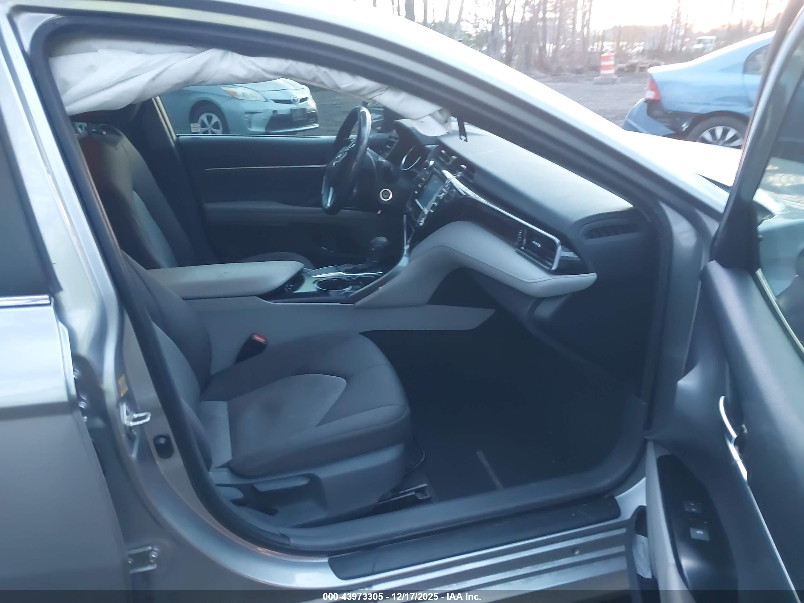 TOYOTA CAMRY image 5