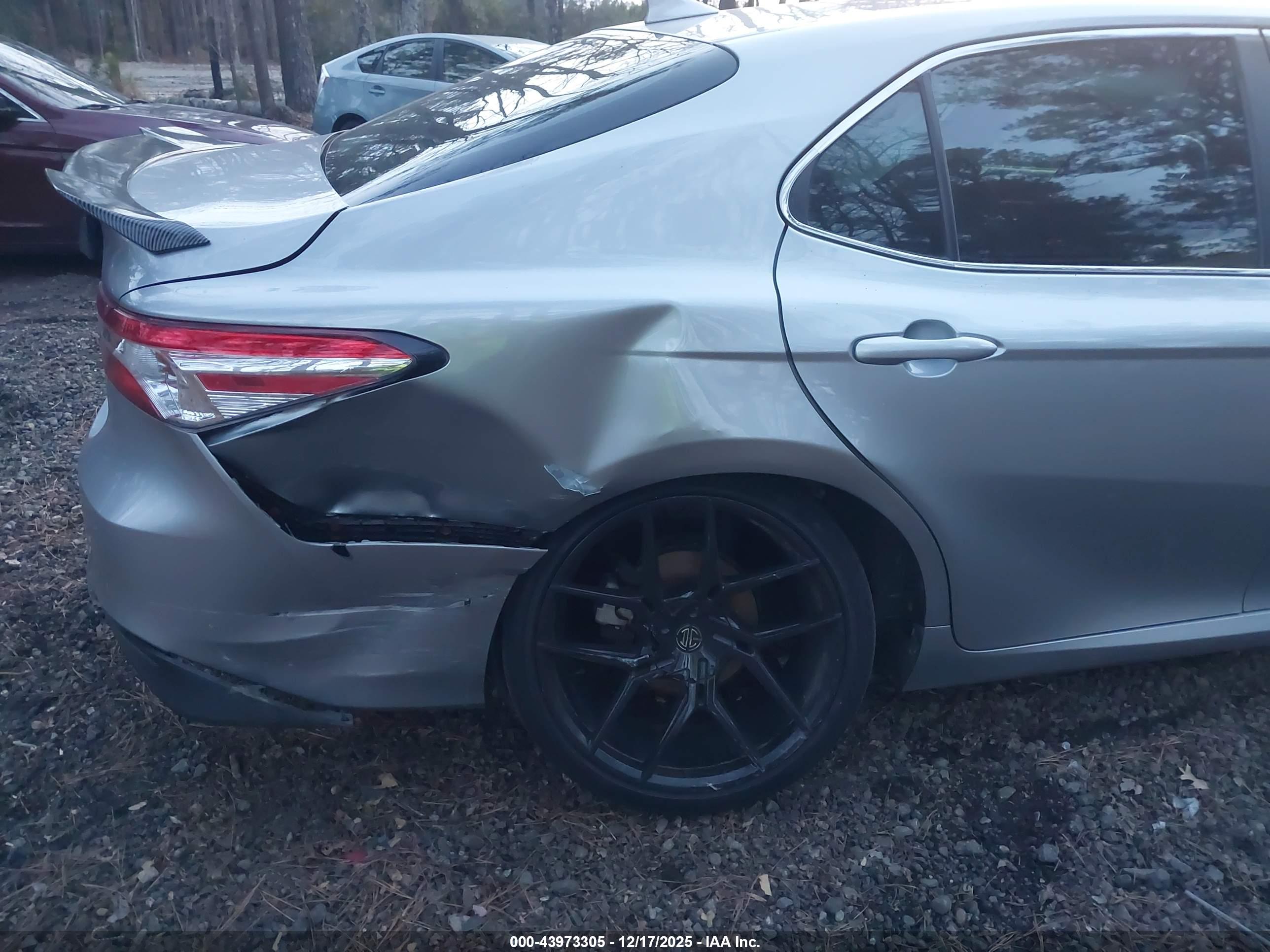 TOYOTA CAMRY image 6