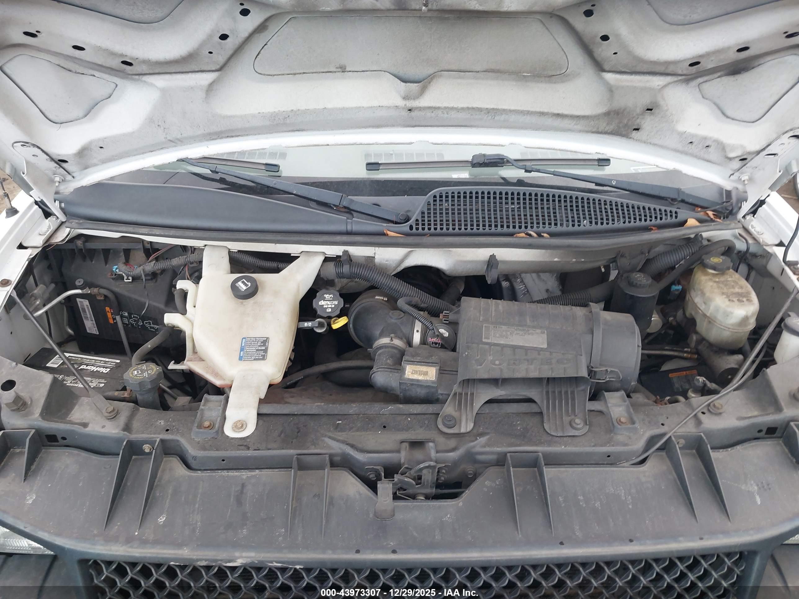 CHEVROLET EXPRESS image 10