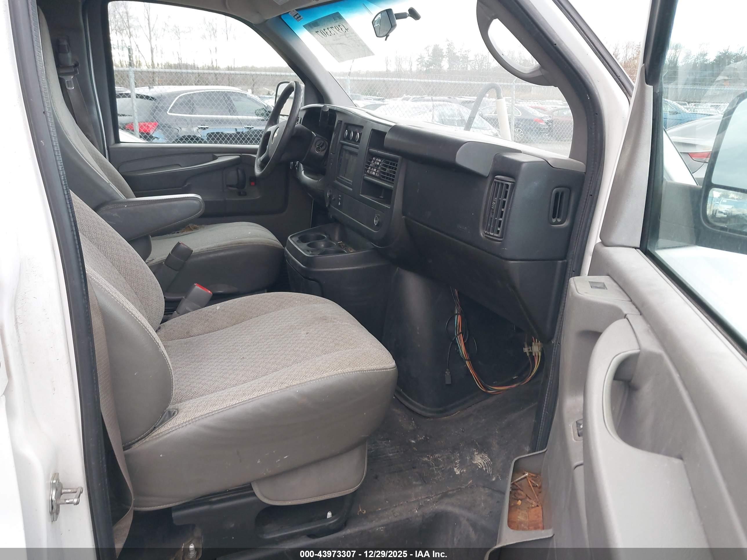 CHEVROLET EXPRESS image 5