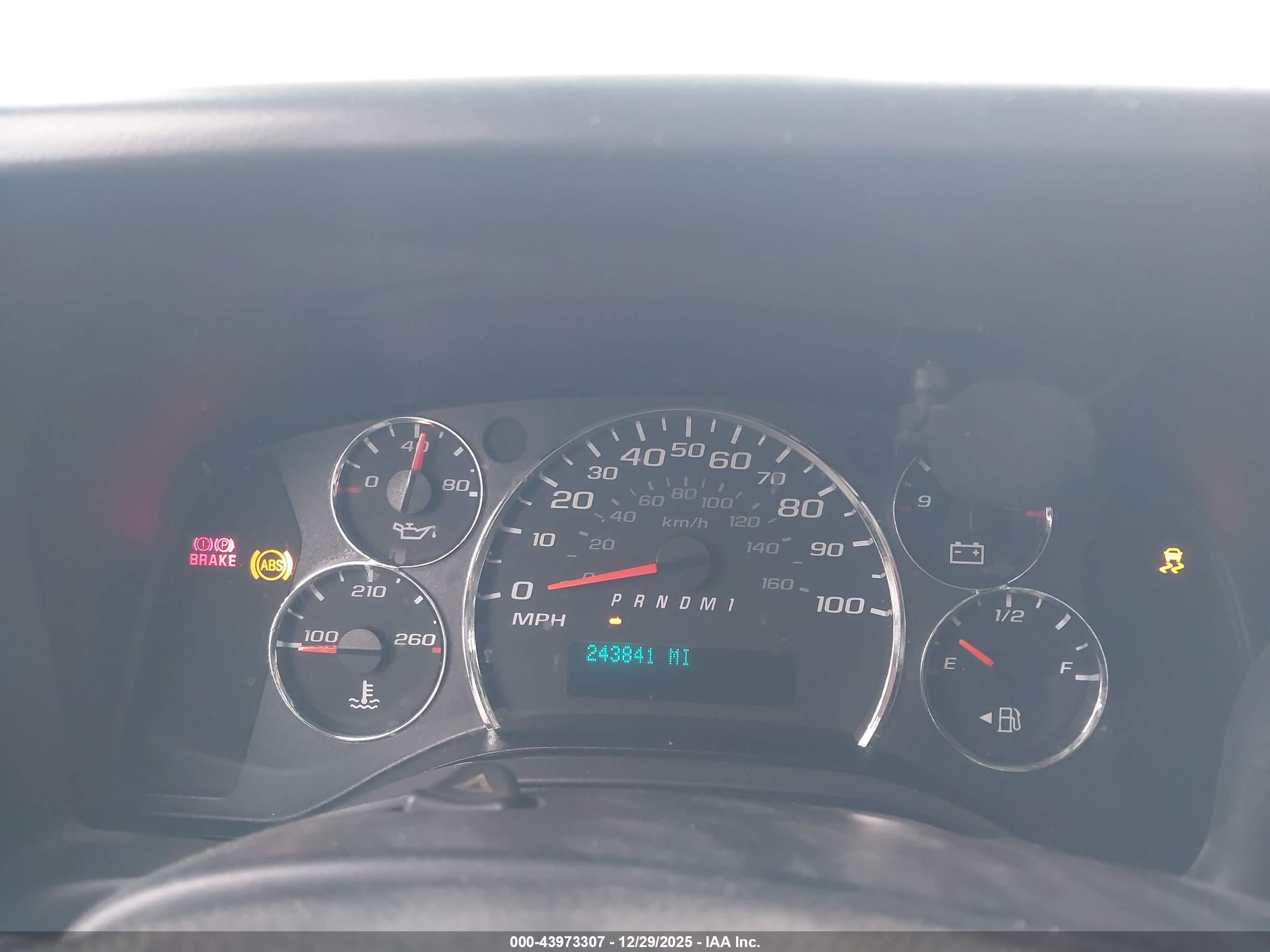 CHEVROLET EXPRESS image 7