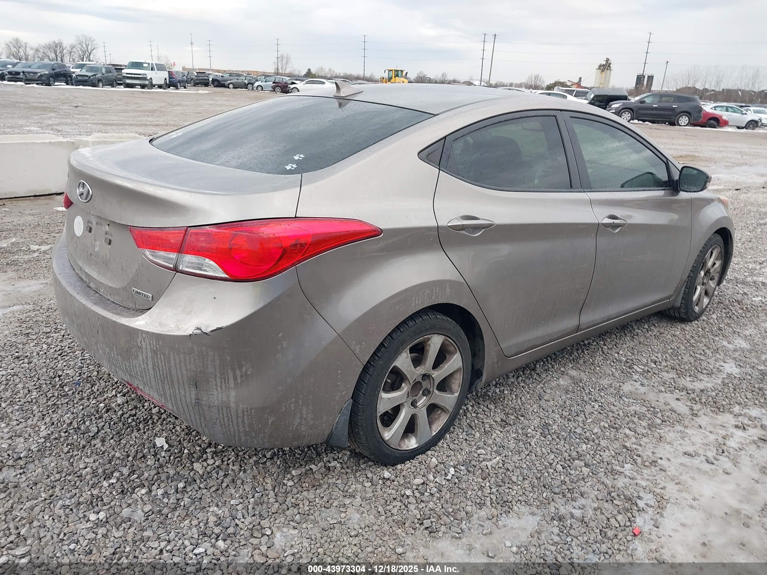 HYUNDAI ELANTRA image 4