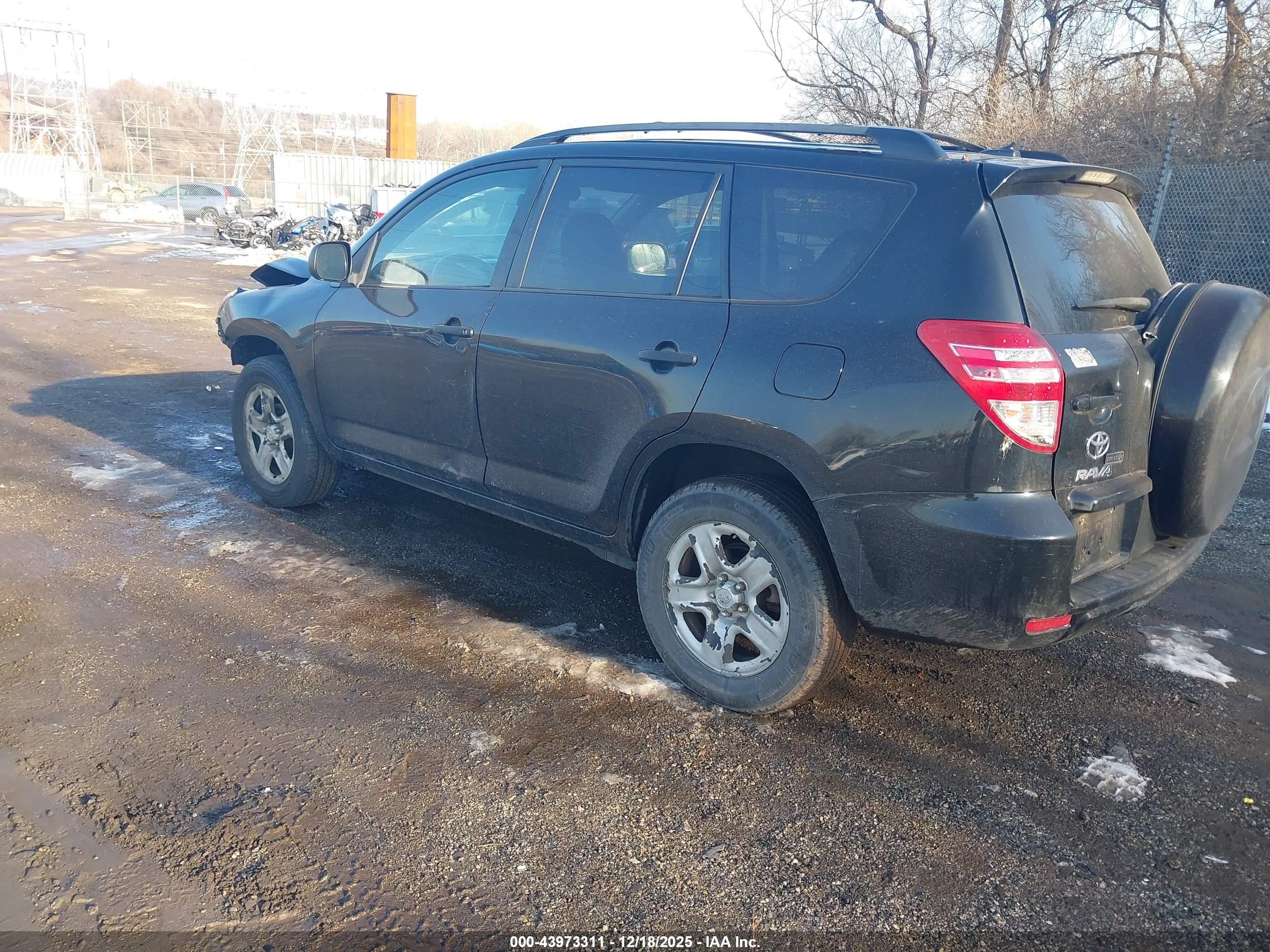 TOYOTA RAV4 image 3