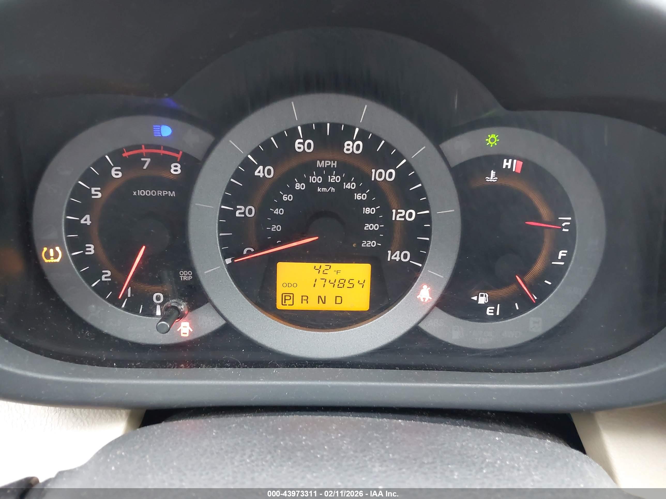 TOYOTA RAV4 image 7