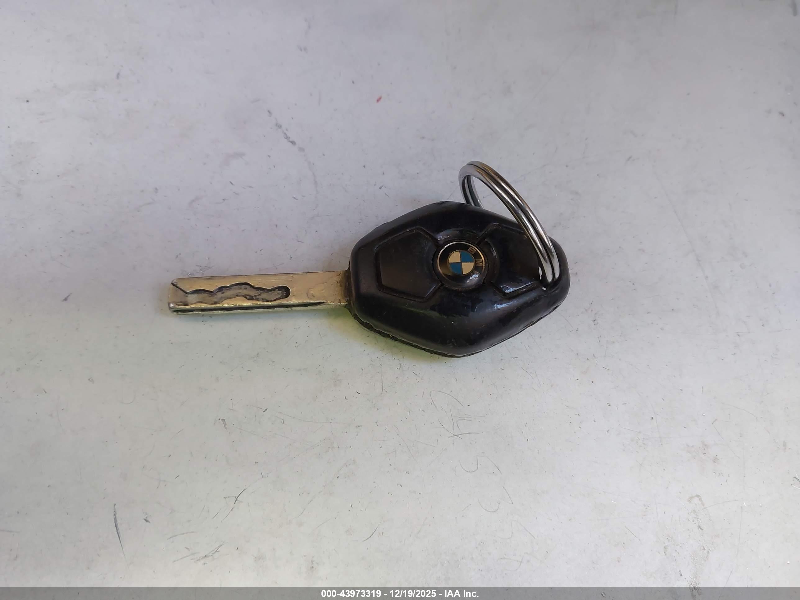 BMW 325I image 11