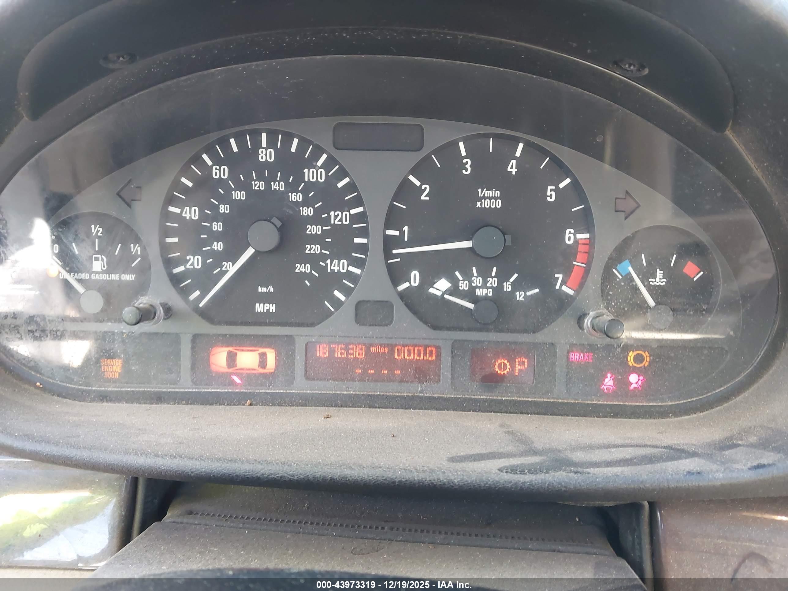 BMW 325I image 7
