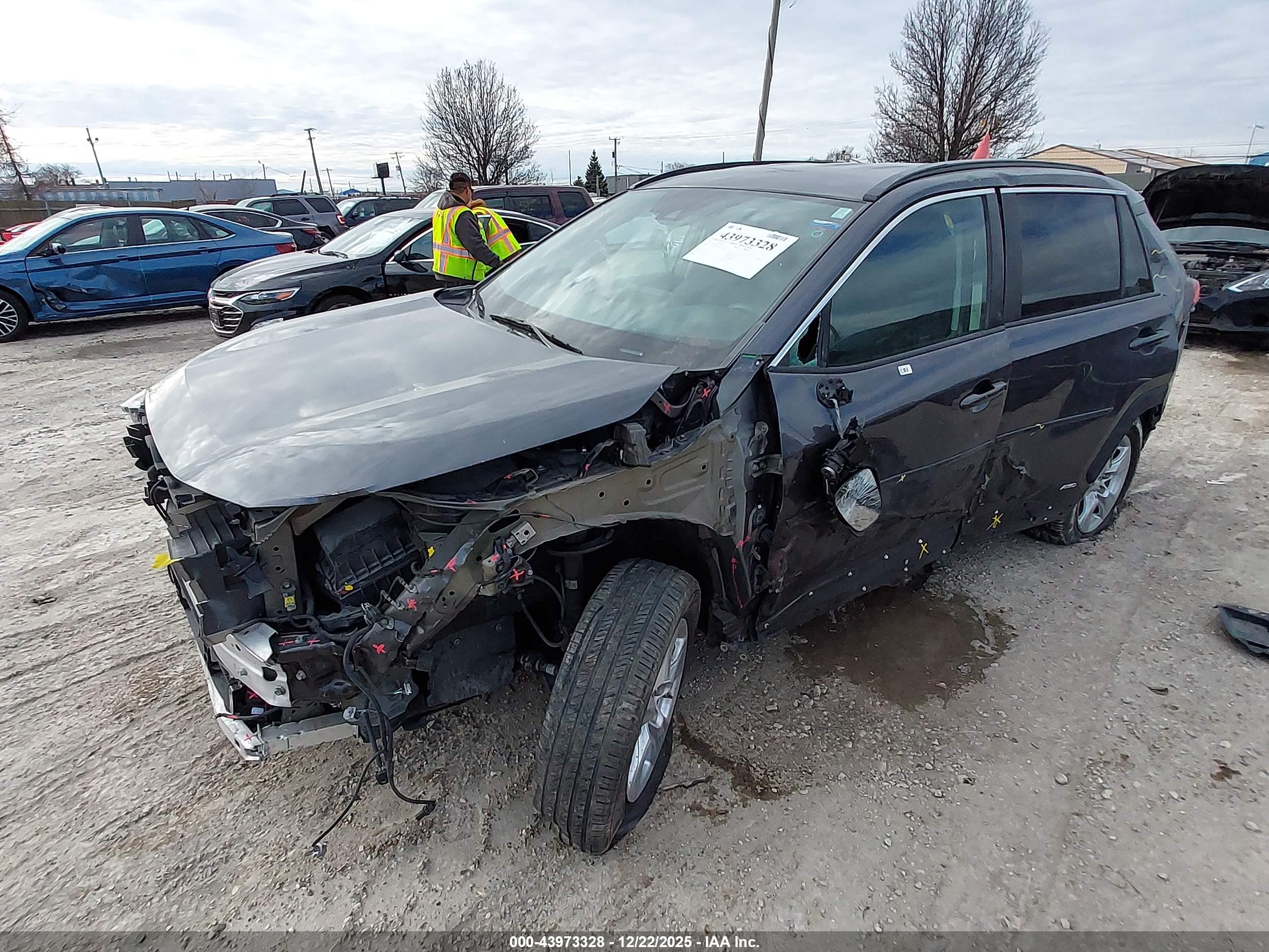 TOYOTA RAV4 image 2