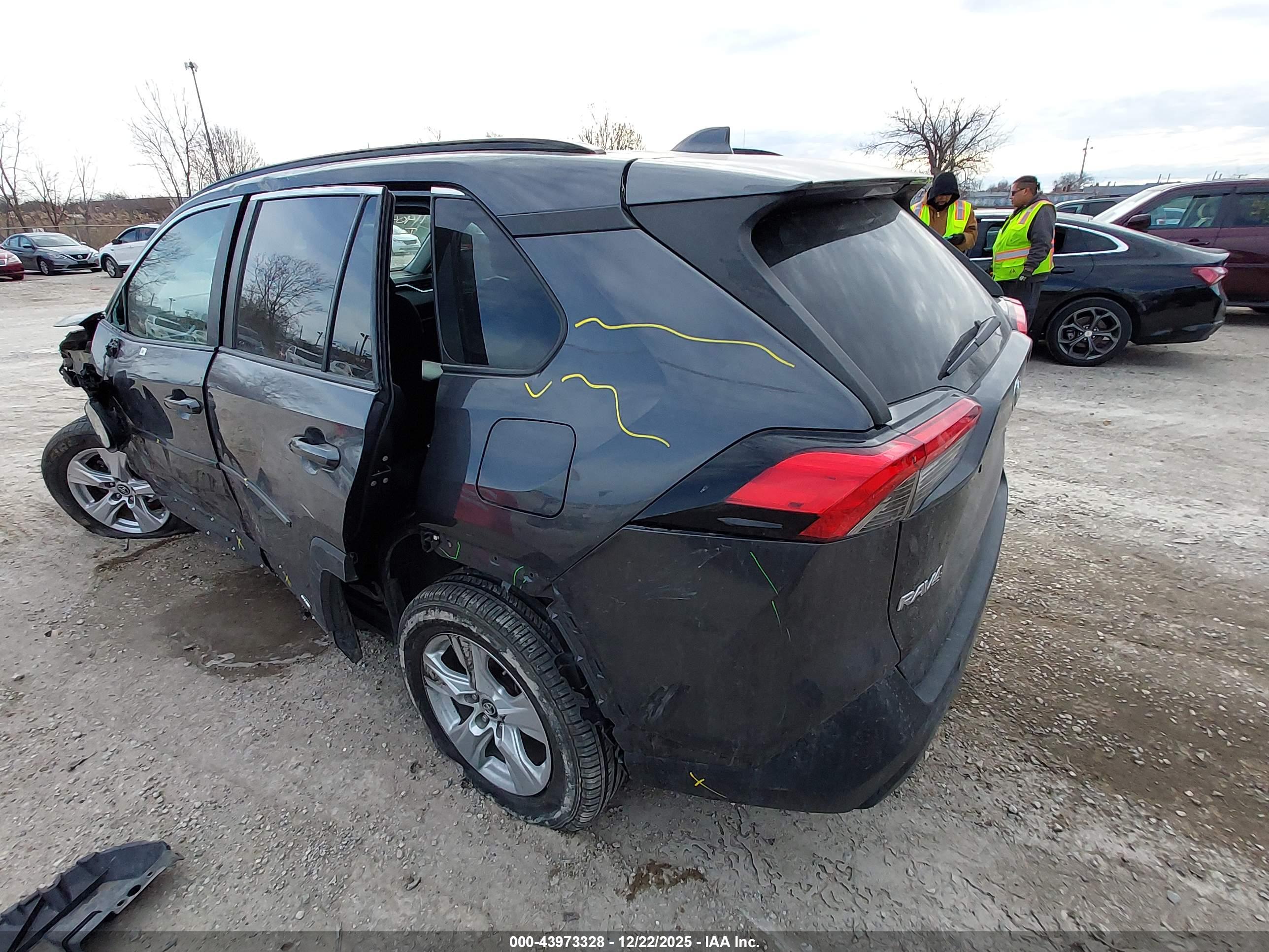 TOYOTA RAV4 image 3