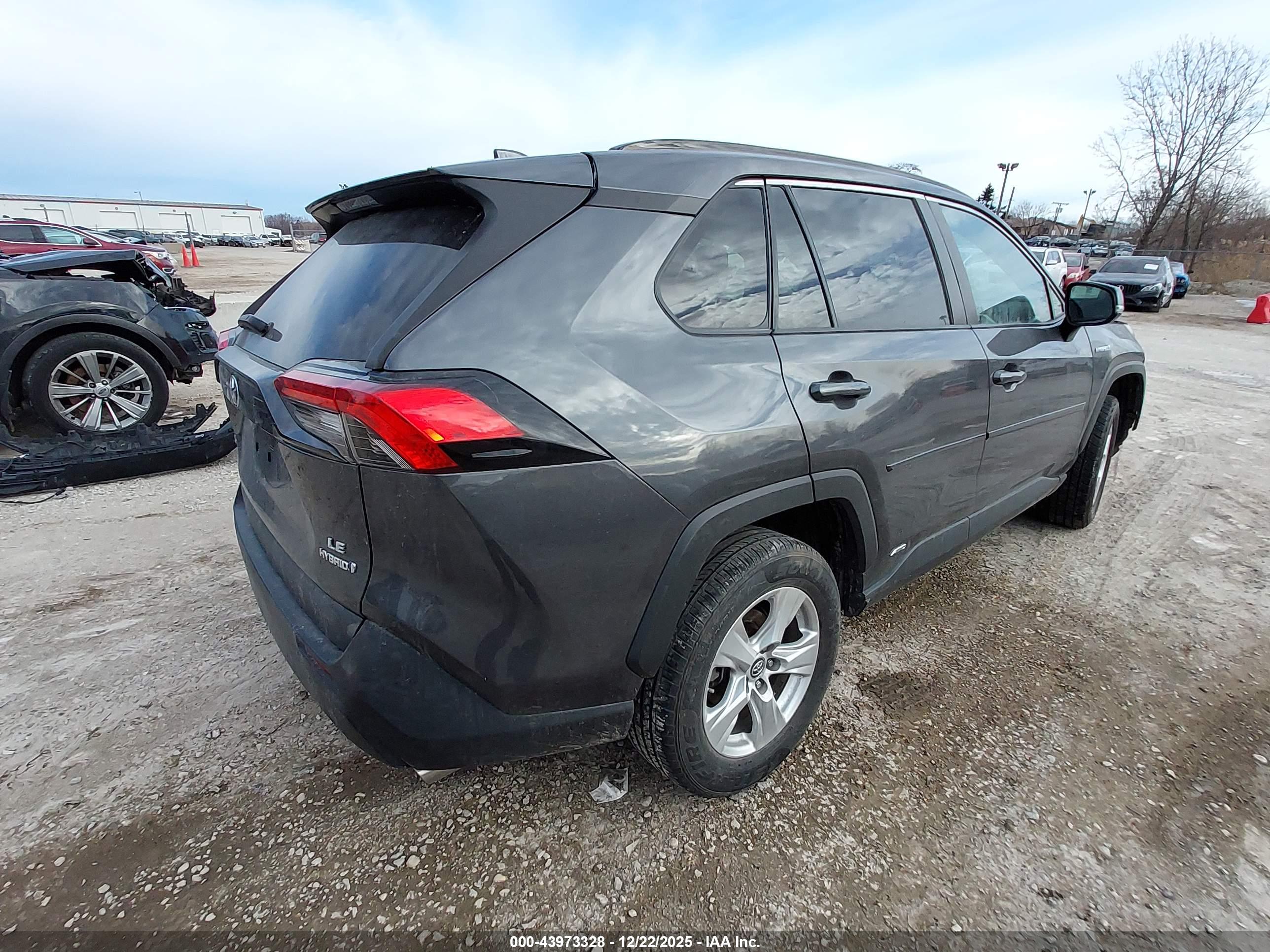 TOYOTA RAV4 image 4