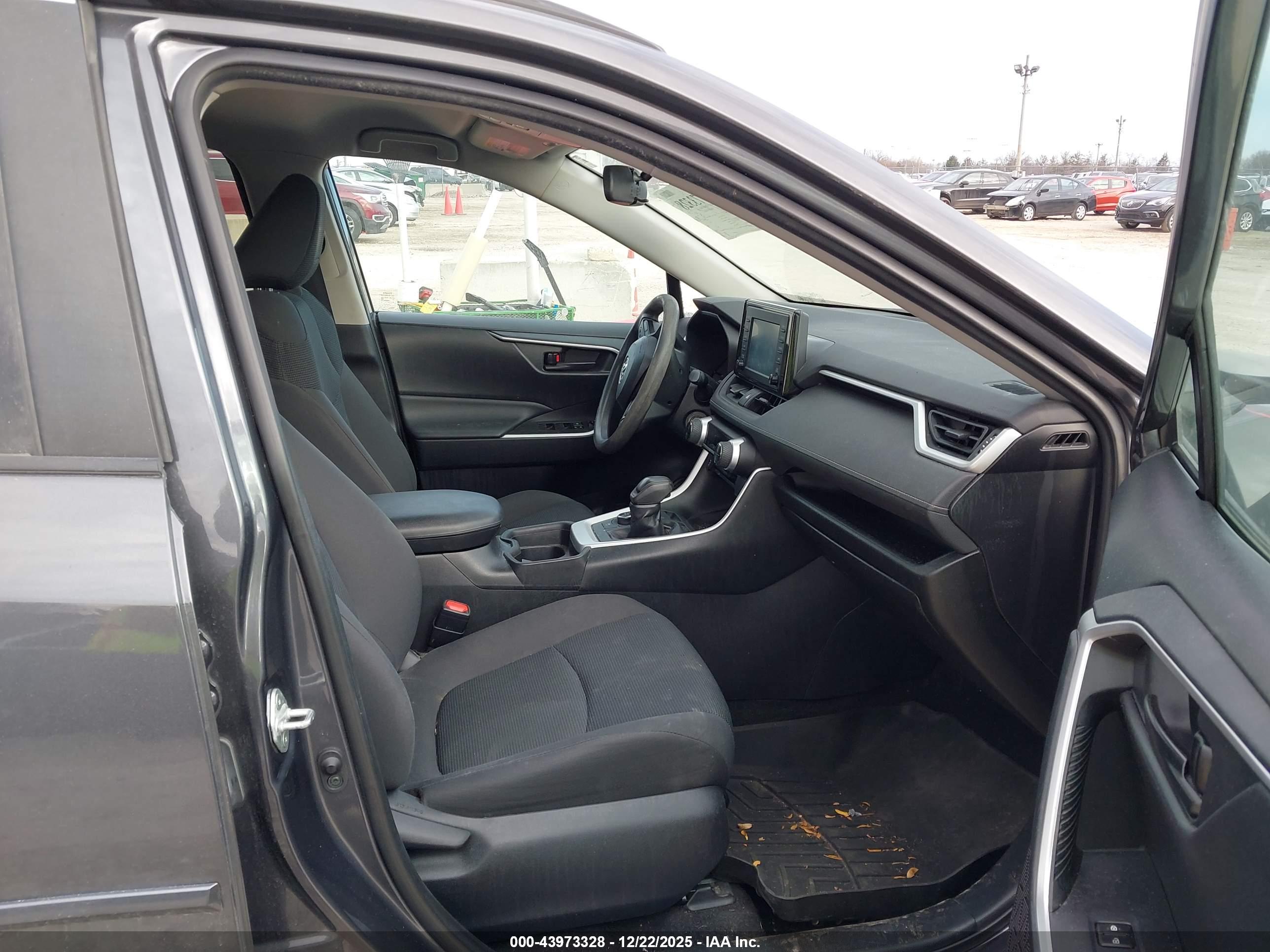 TOYOTA RAV4 image 5