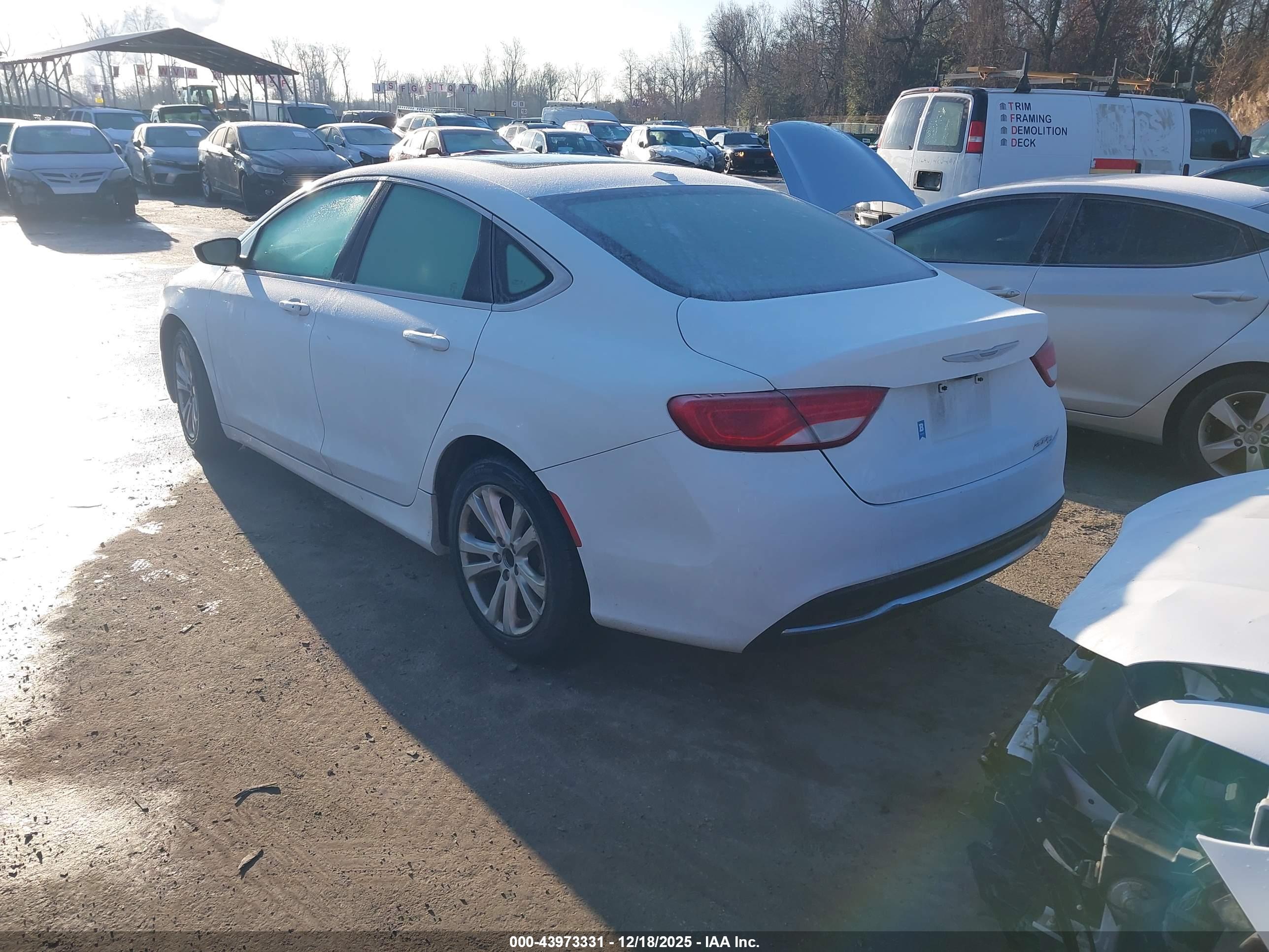 CHRYSLER 200 image 3