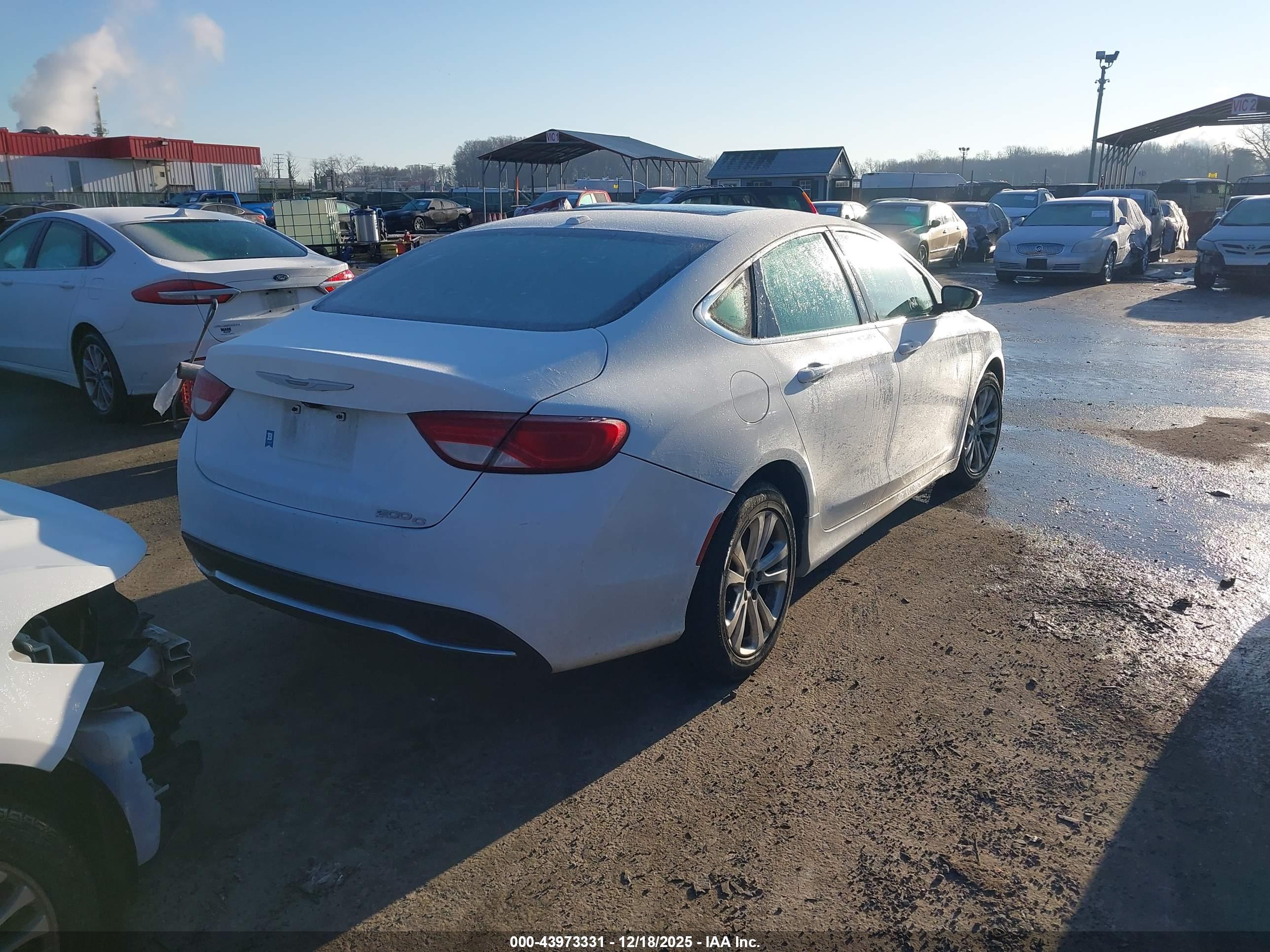 CHRYSLER 200 image 4