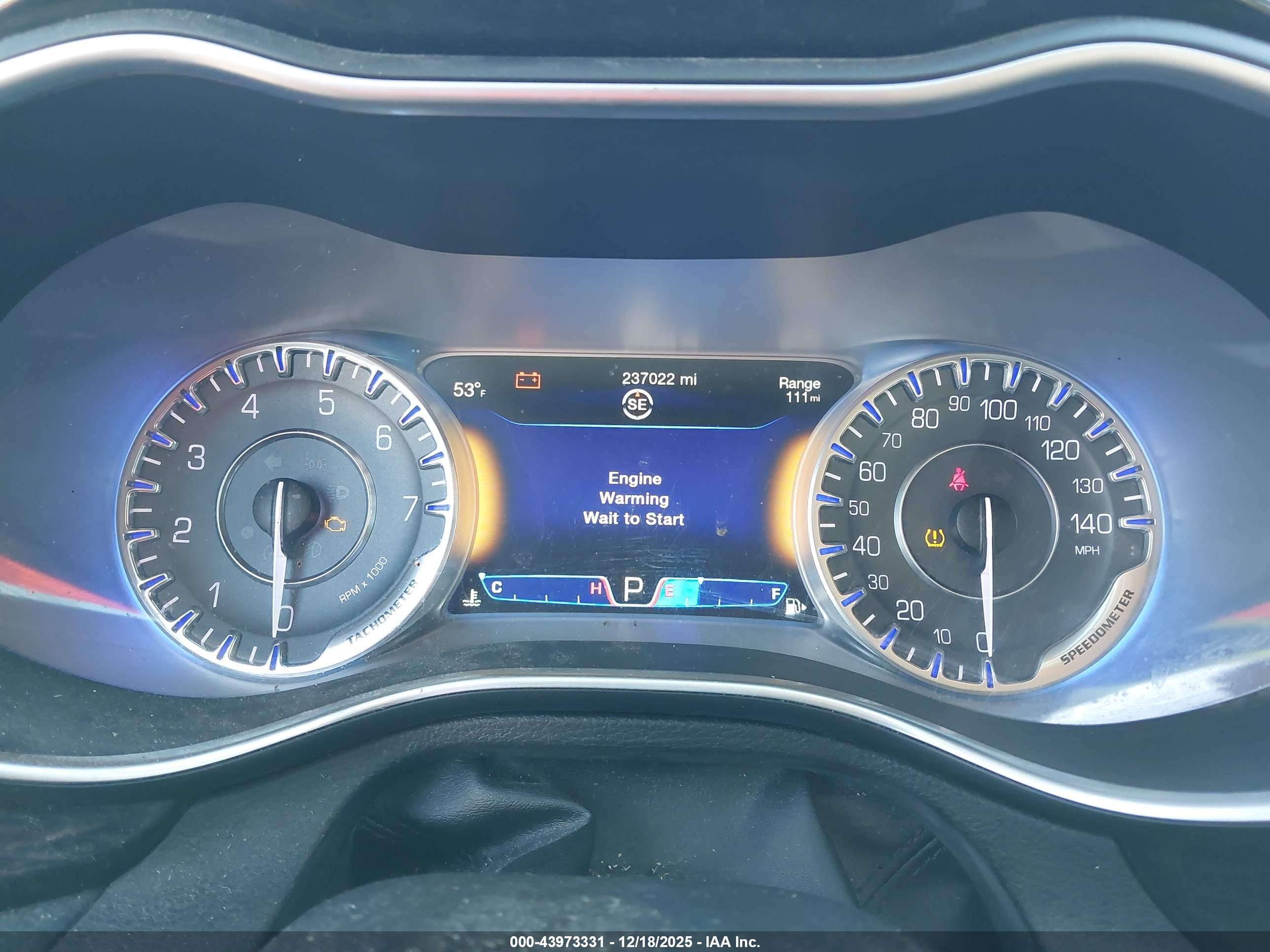 CHRYSLER 200 image 7