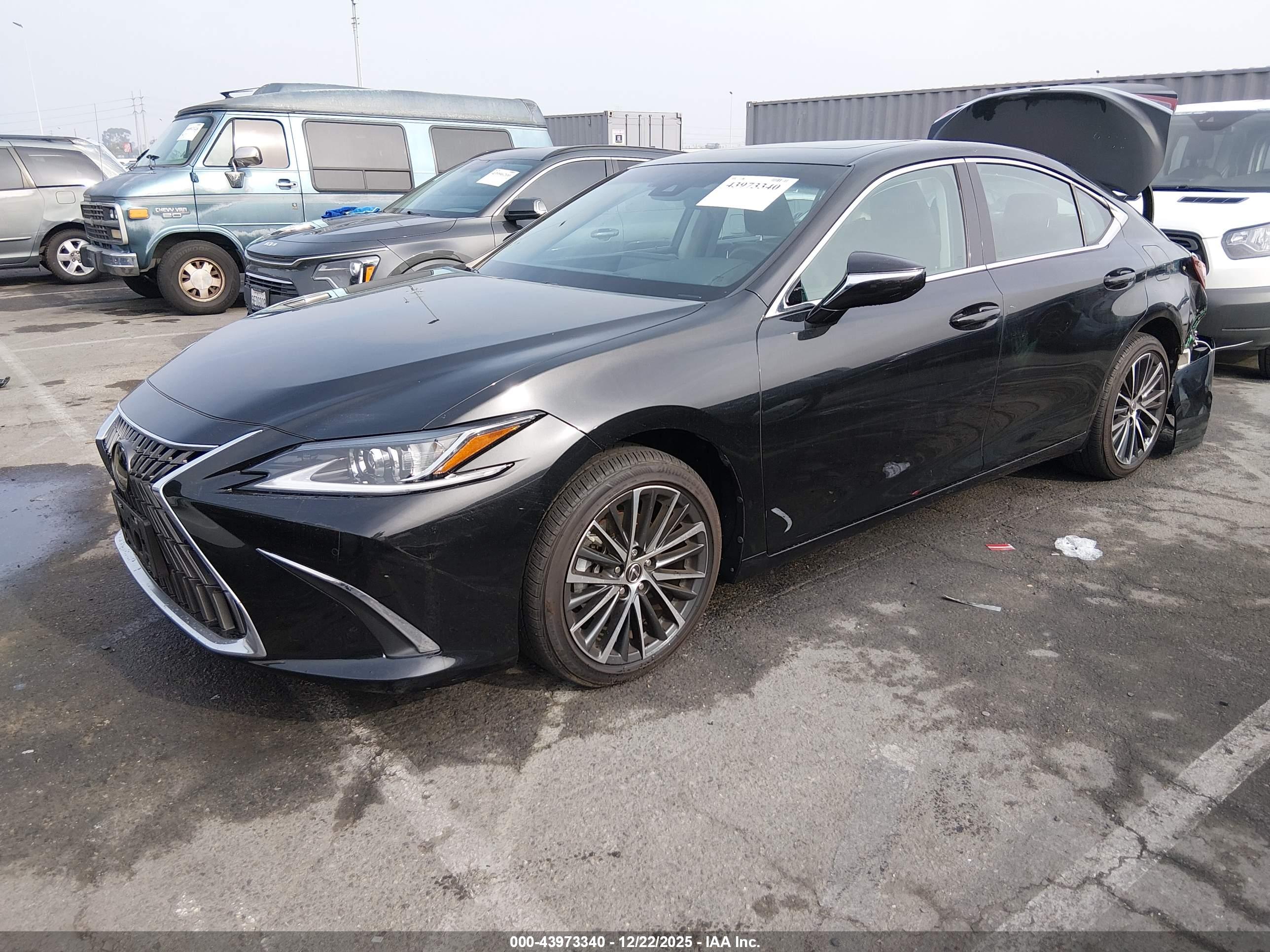 LEXUS ES image 2
