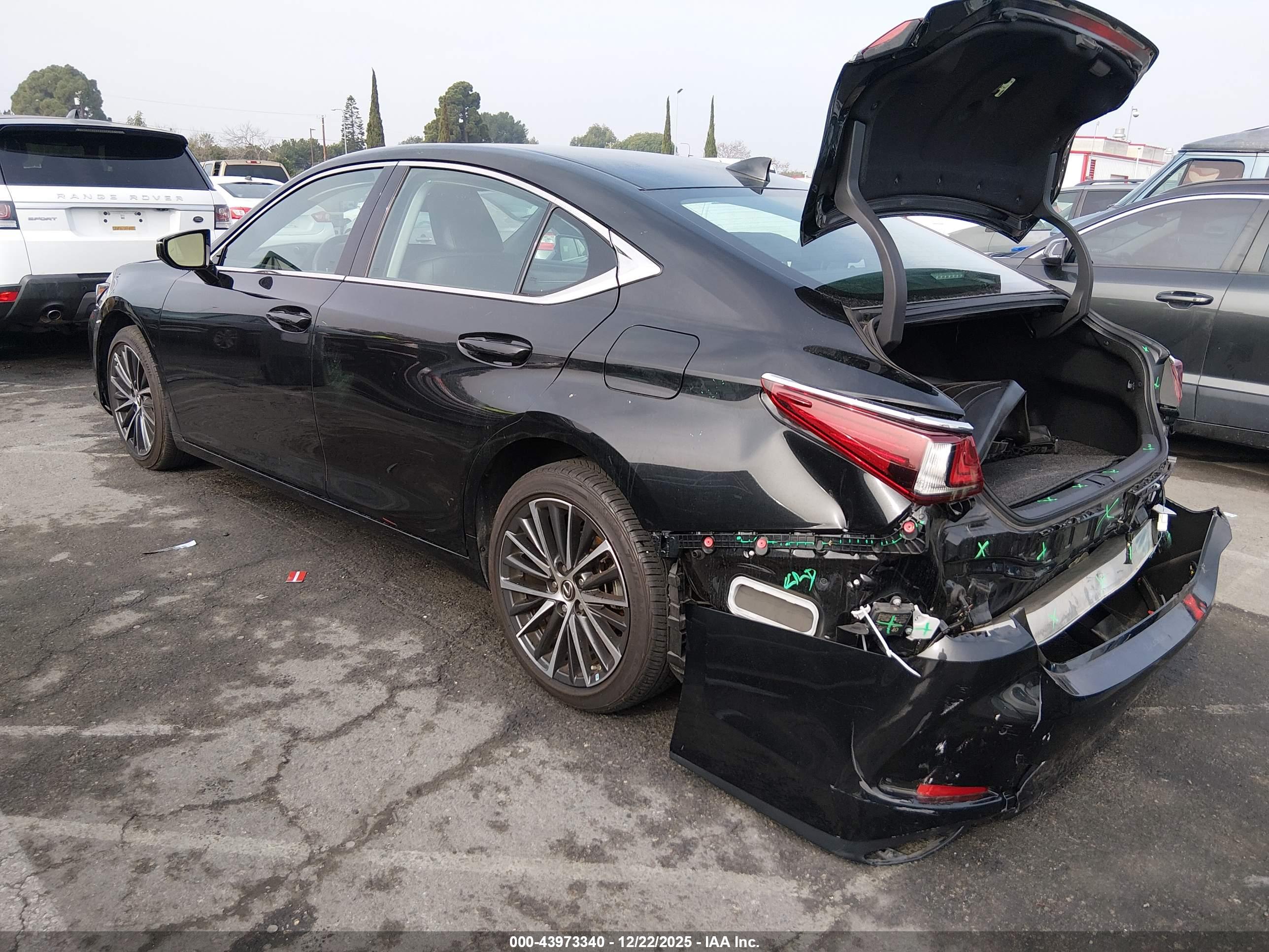 LEXUS ES image 3