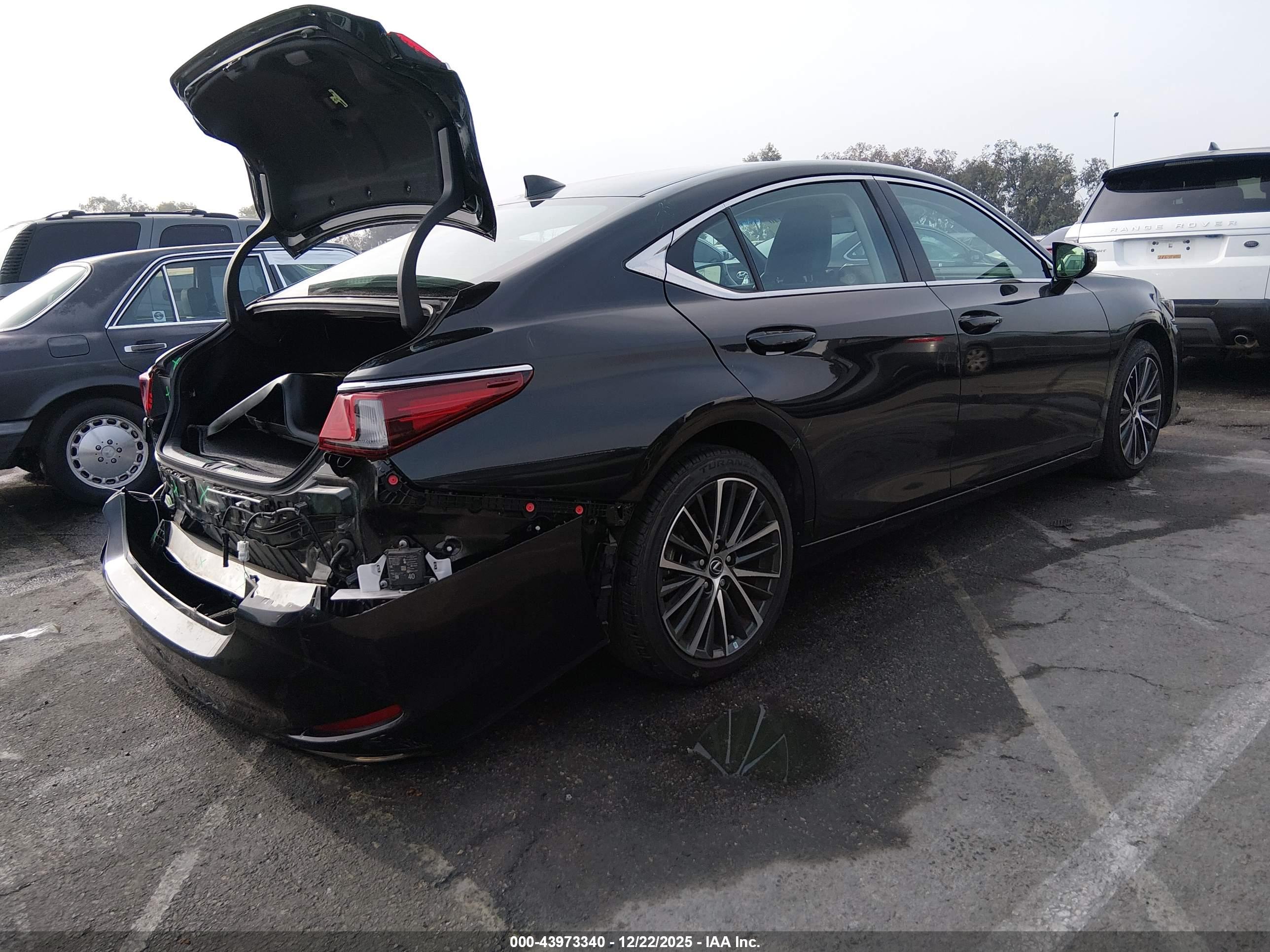LEXUS ES image 4