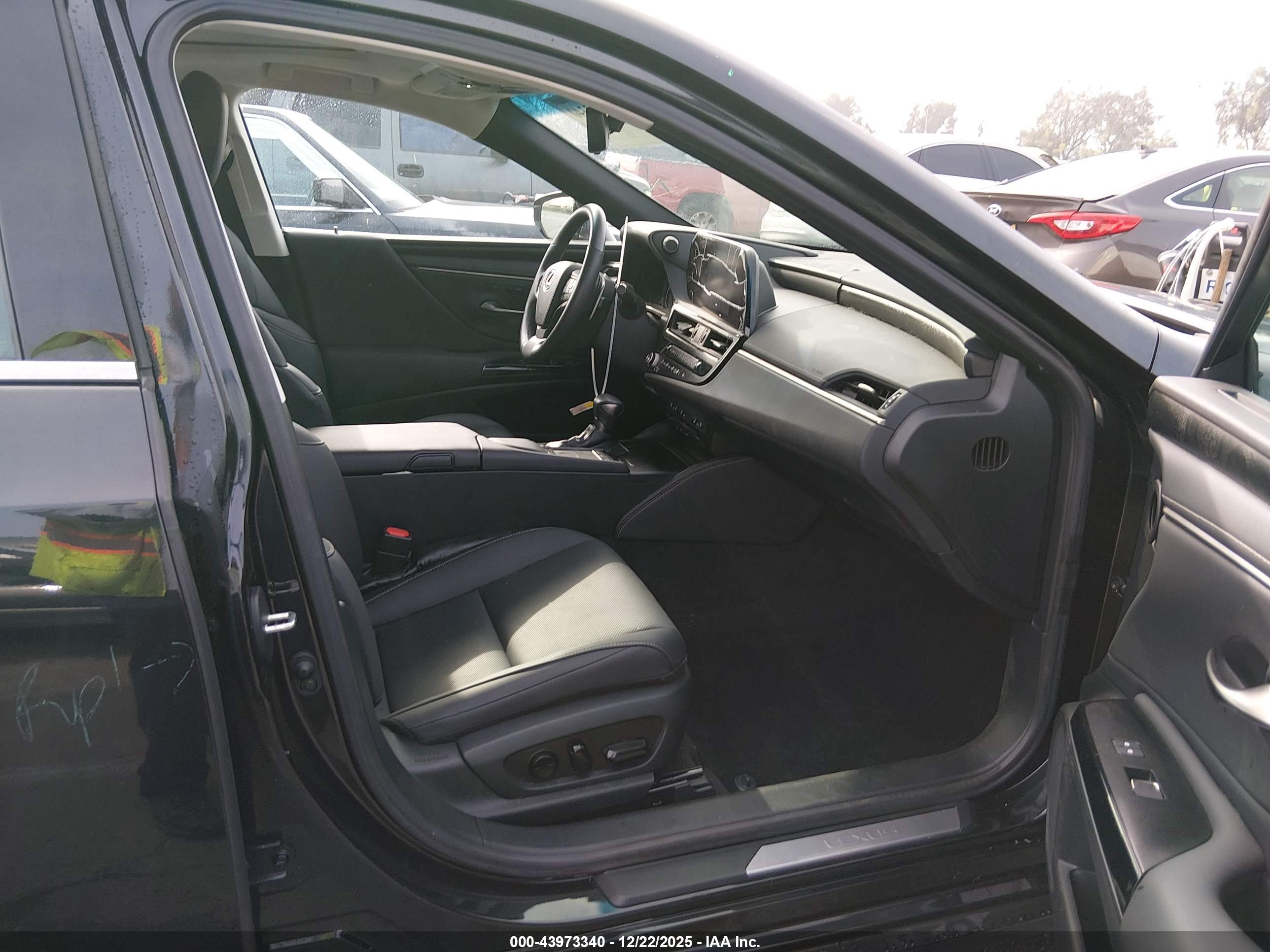 LEXUS ES image 5