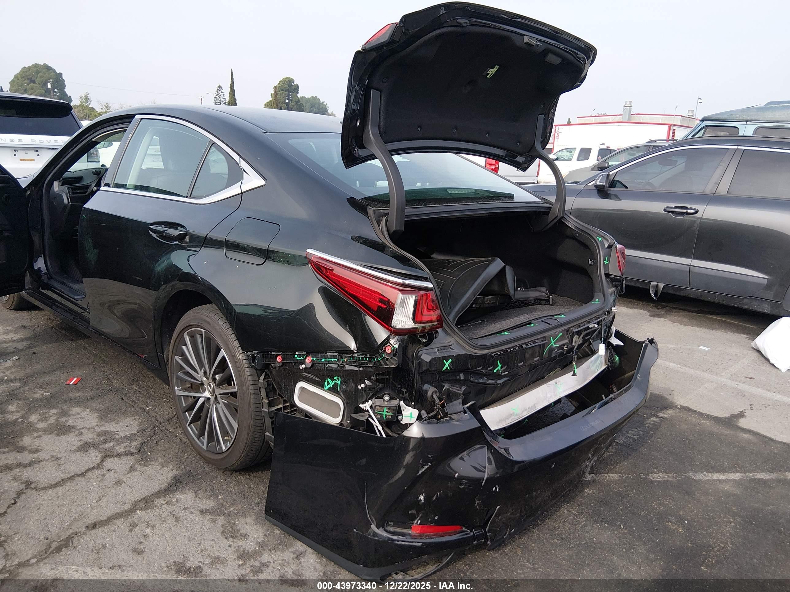 LEXUS ES image 6