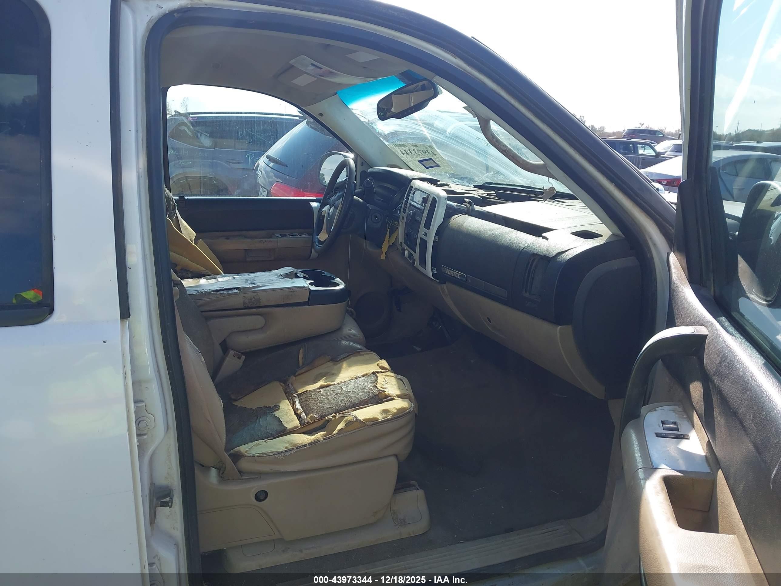 CHEVROLET SILVERADO image 5