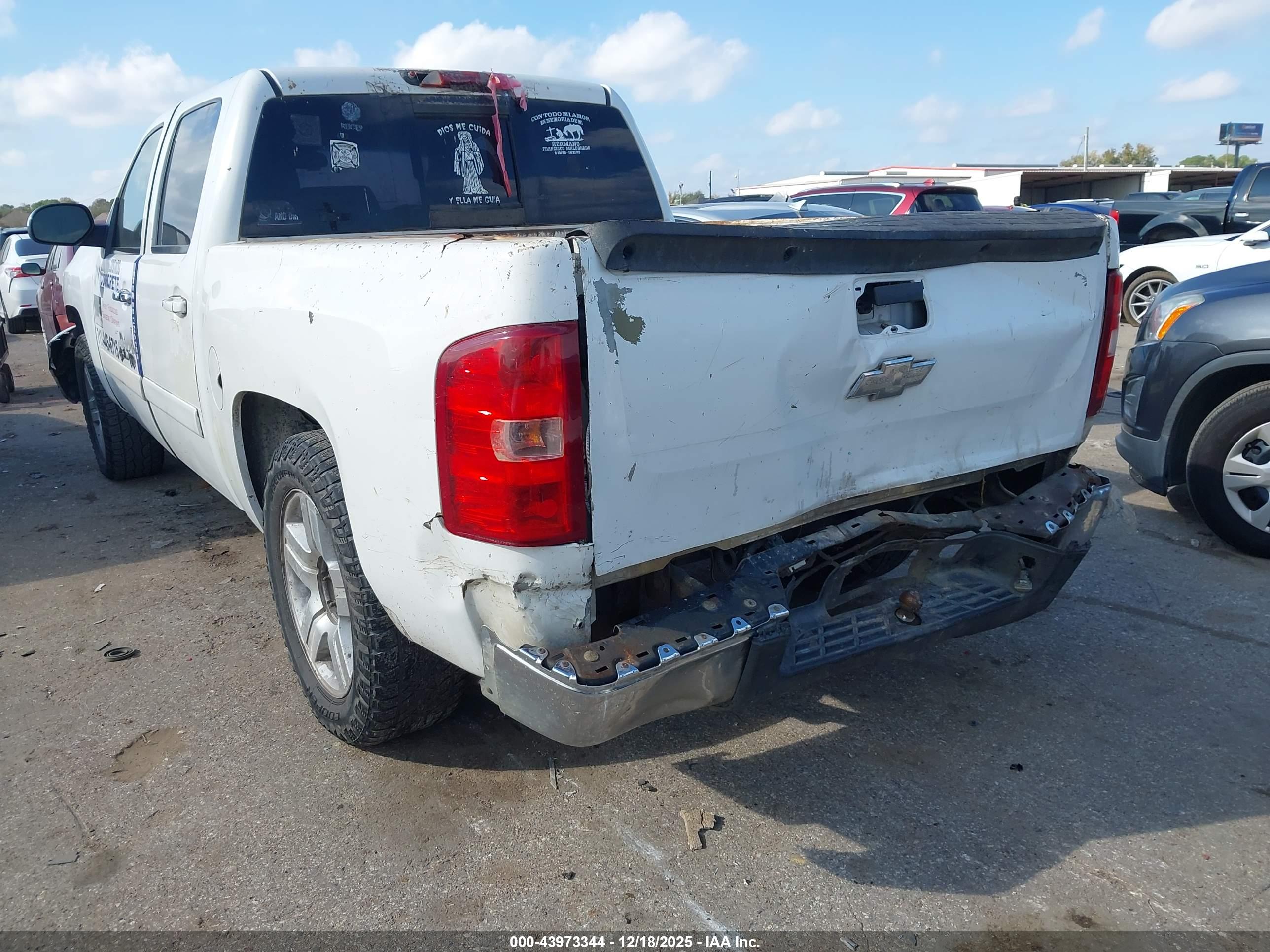 CHEVROLET SILVERADO image 6