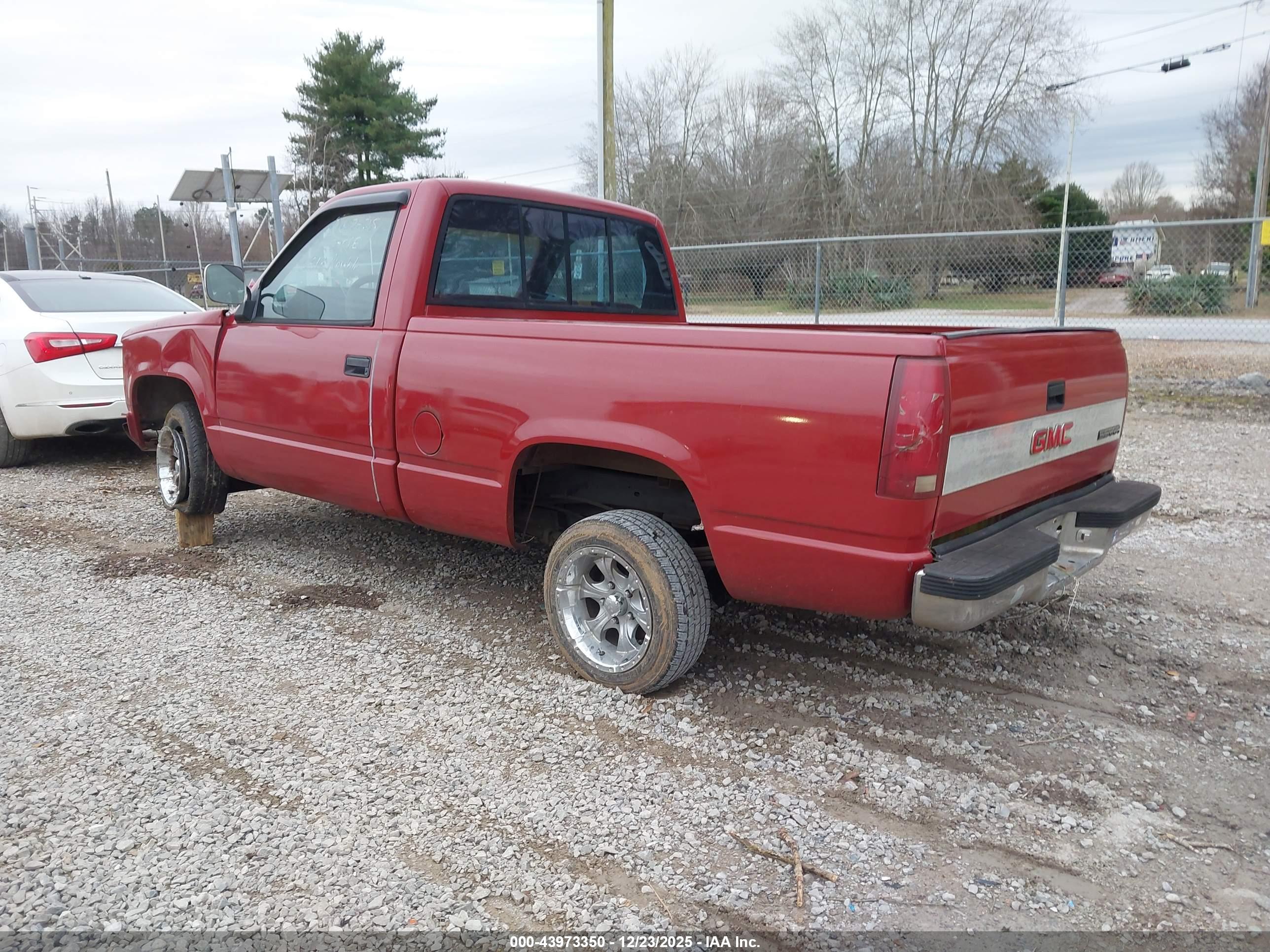 GMC SIERRA image 3