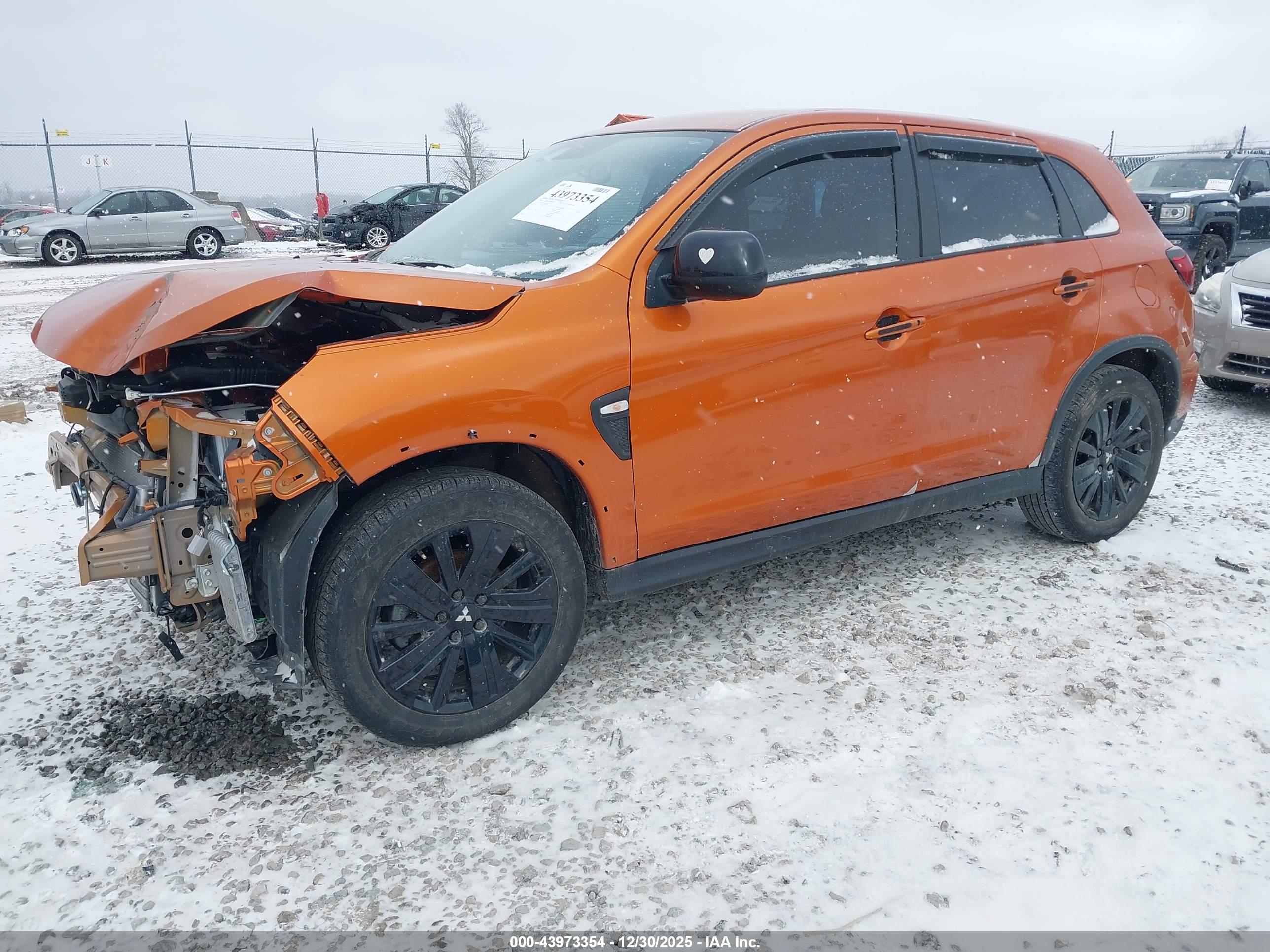 MITSUBISHI OUTLANDER image 2