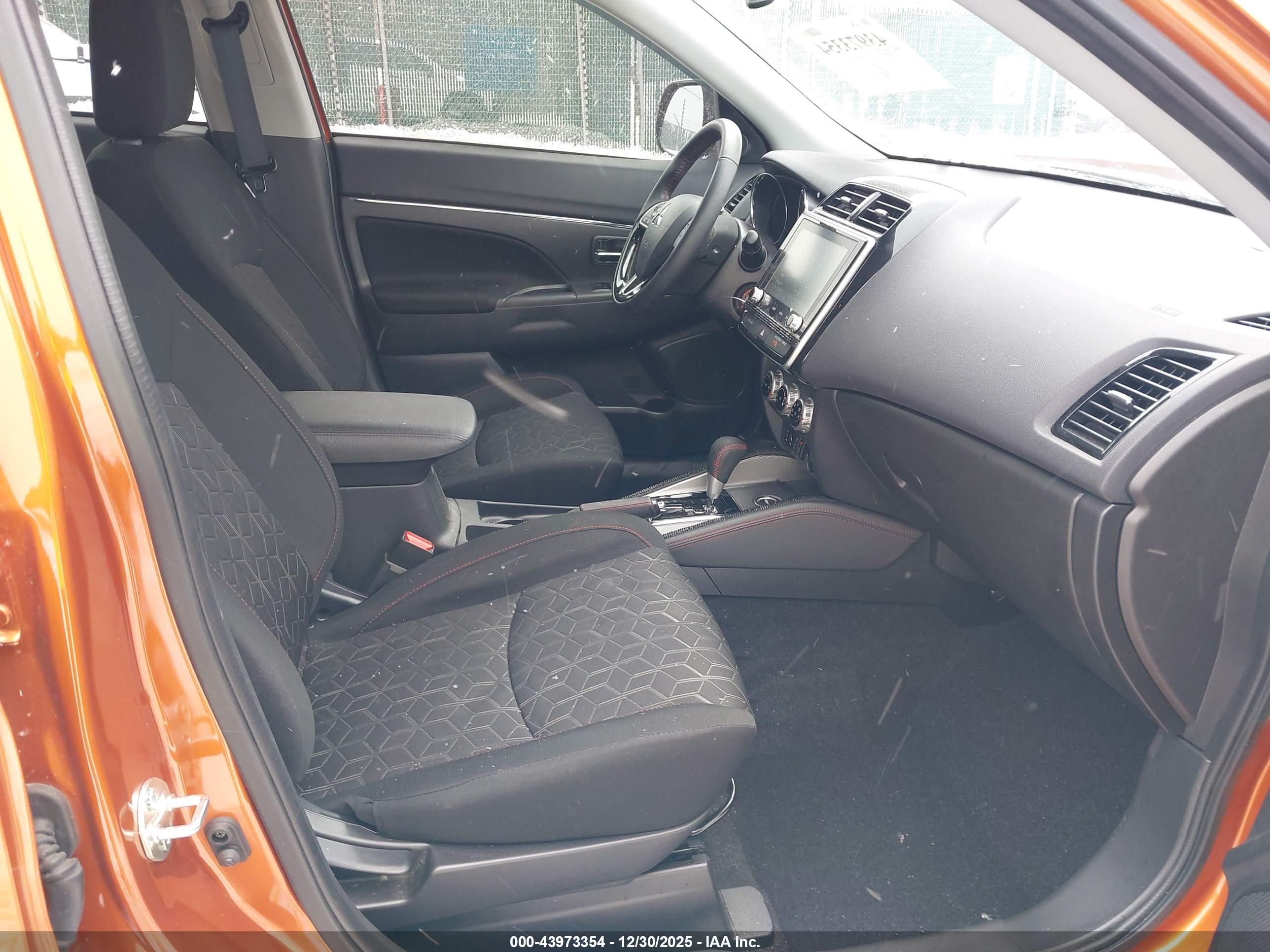 MITSUBISHI OUTLANDER image 5